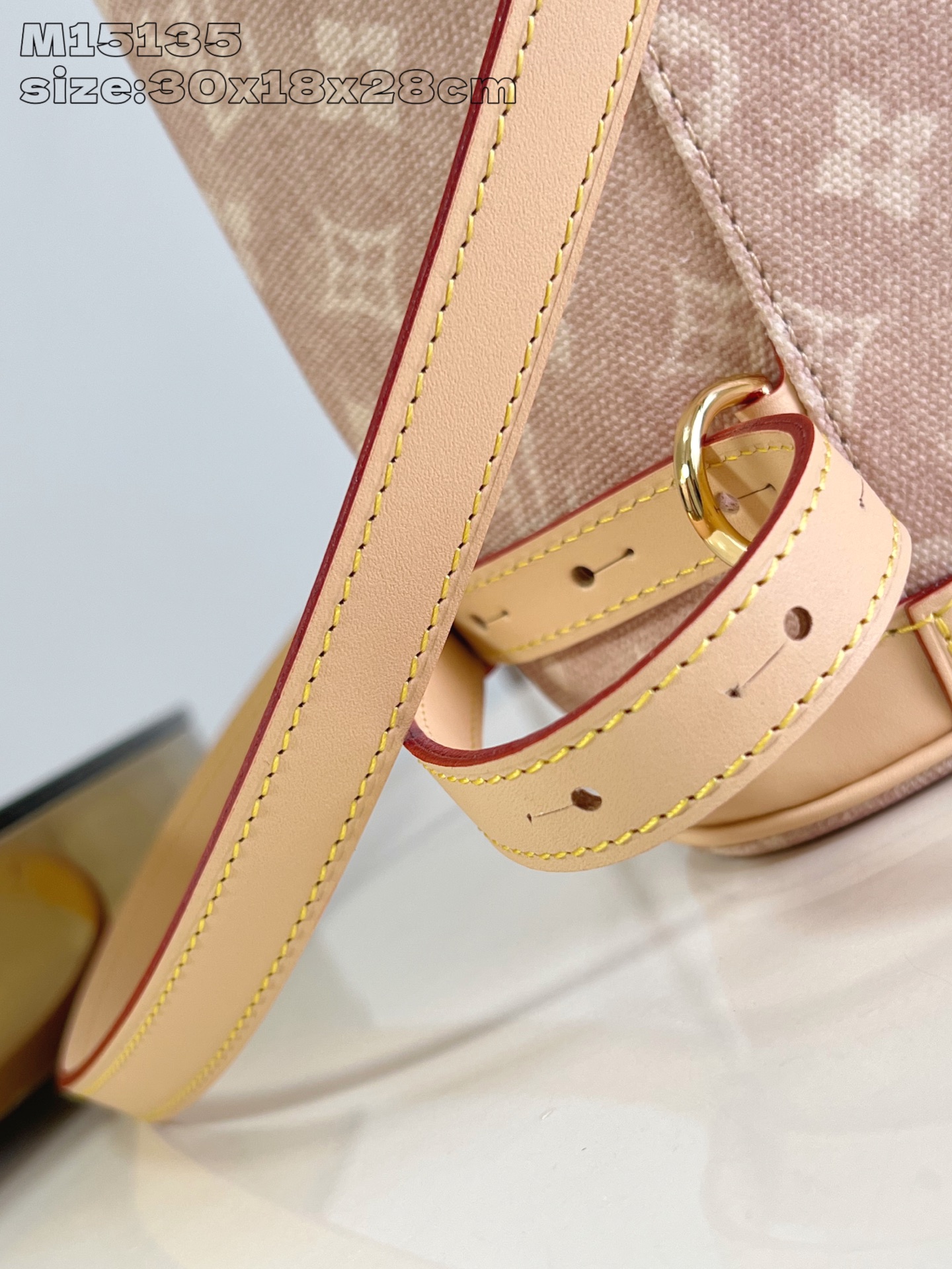 【顶级原单 M15135 】本款 Montsouris 小号双肩包出自 LV Travels With 