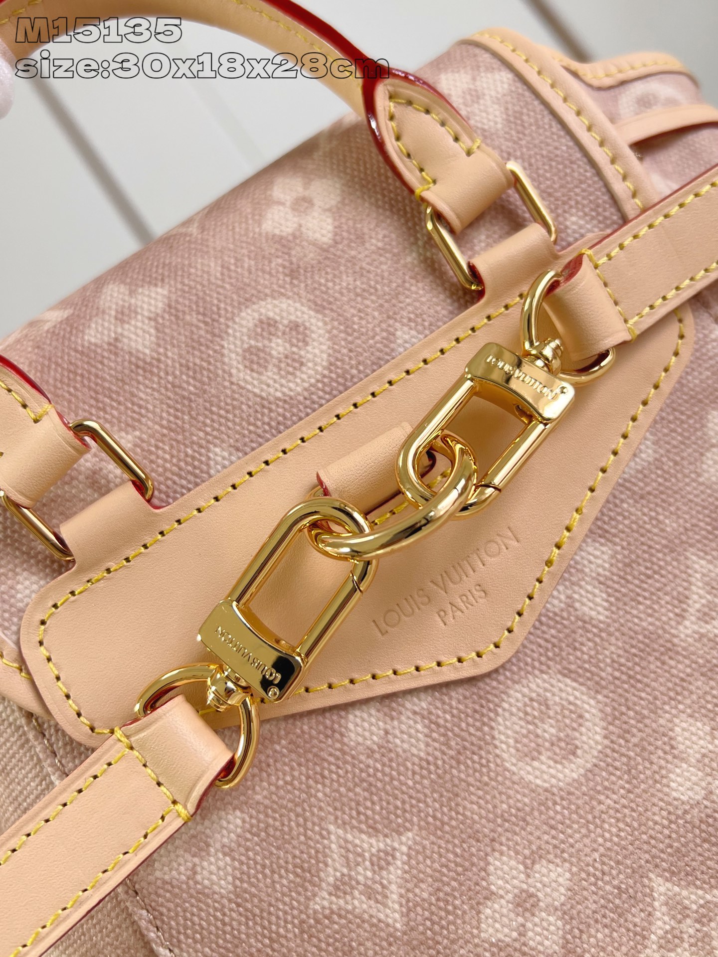 【顶级原单 M15135 】本款 Montsouris 小号双肩包出自 LV Travels With 