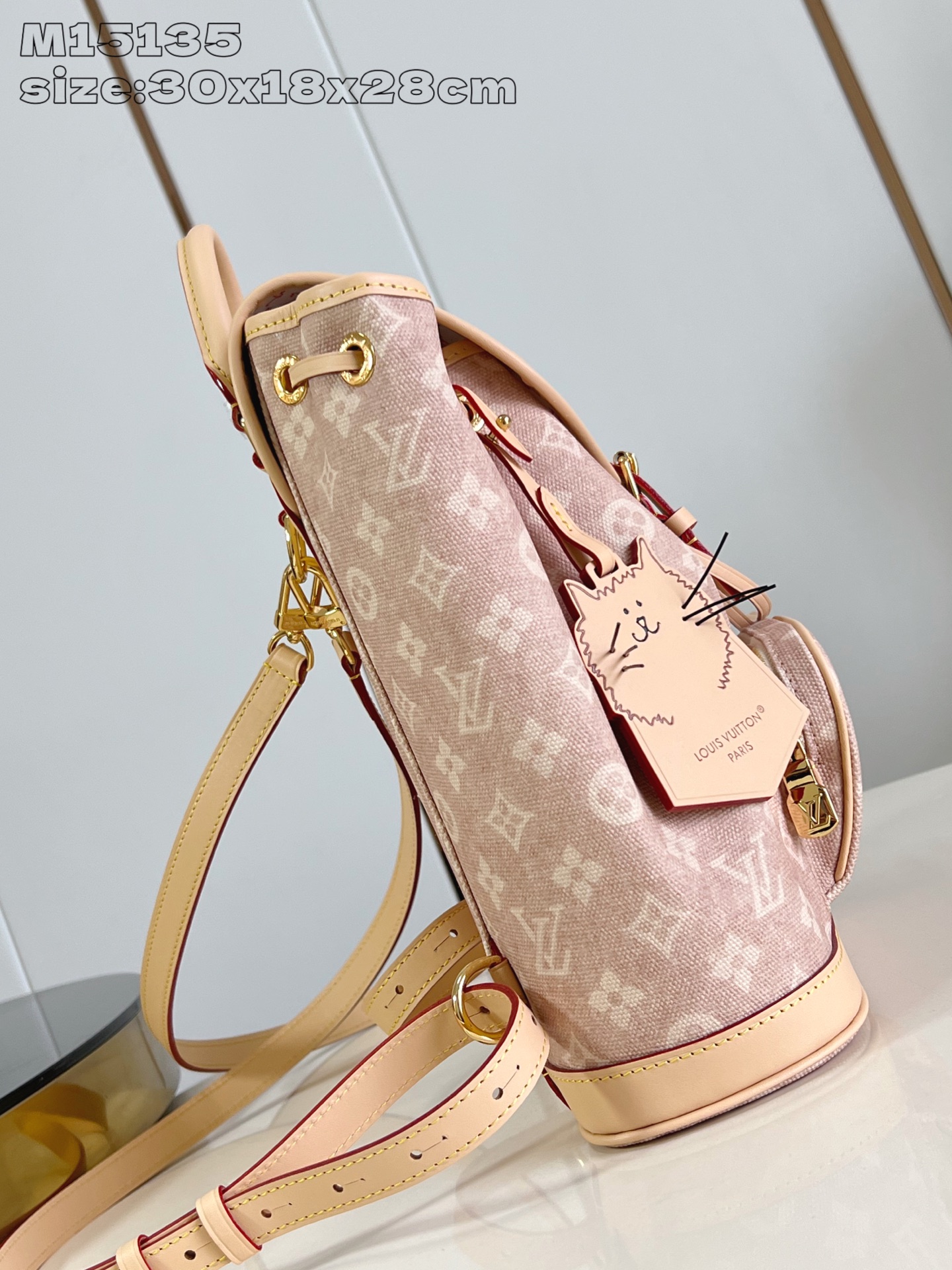 【顶级原单 M15135 】本款 Montsouris 小号双肩包出自 LV Travels With 