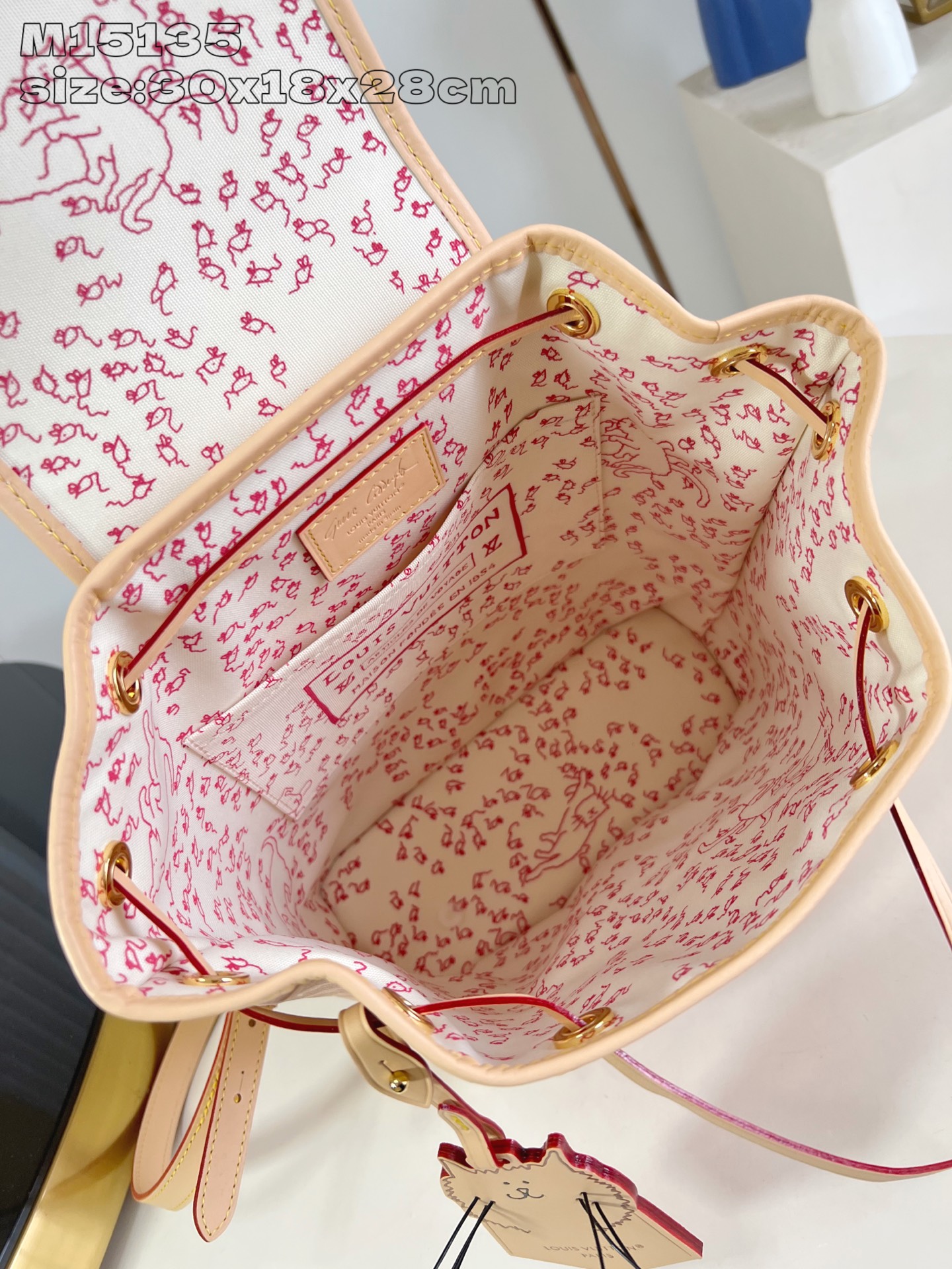 【顶级原单 M15135 】本款 Montsouris 小号双肩包出自 LV Travels With 