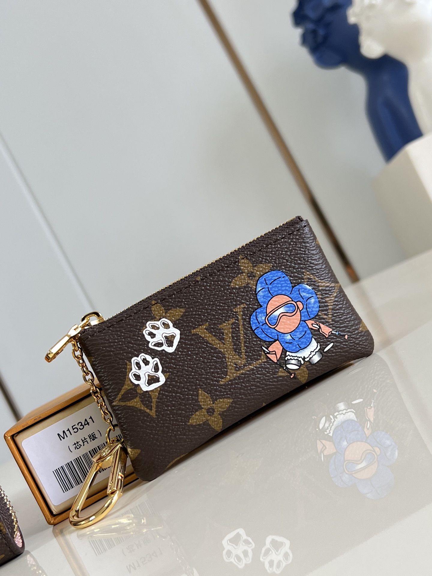 【顶级原单 M15341 】這款精緻版本的經典鑰匙零錢包於Vivienne Wintery Travel