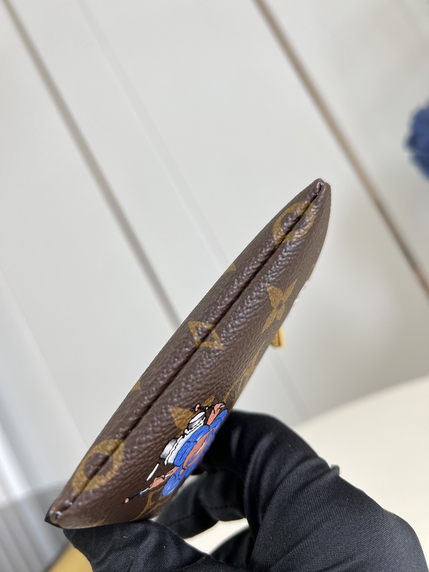 【顶级原单 M15341 】這款精緻版本的經典鑰匙零錢包於Vivienne Wintery Travel