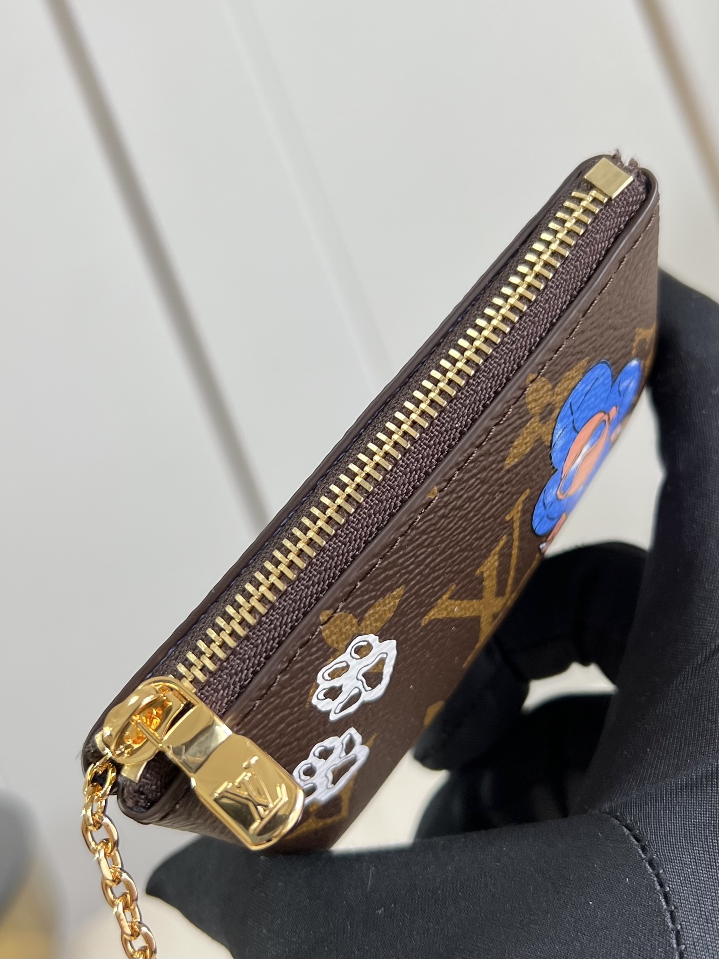 【顶级原单 M15341 】這款精緻版本的經典鑰匙零錢包於Vivienne Wintery Travel