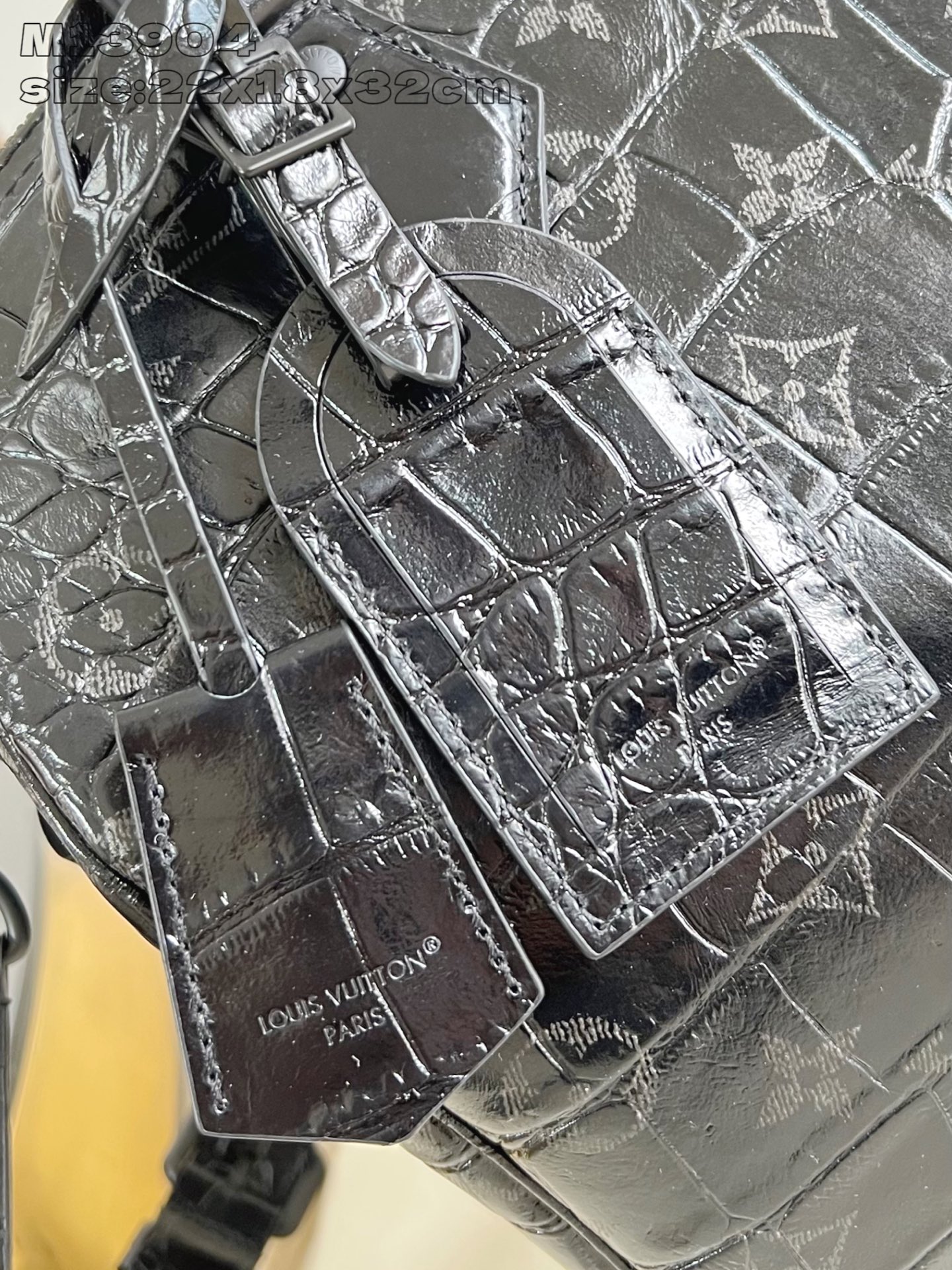 【顶级原单 M13904黑鳄鱼纹 】 peedy Bandoulière 30 手袋采用印有经典 Mon