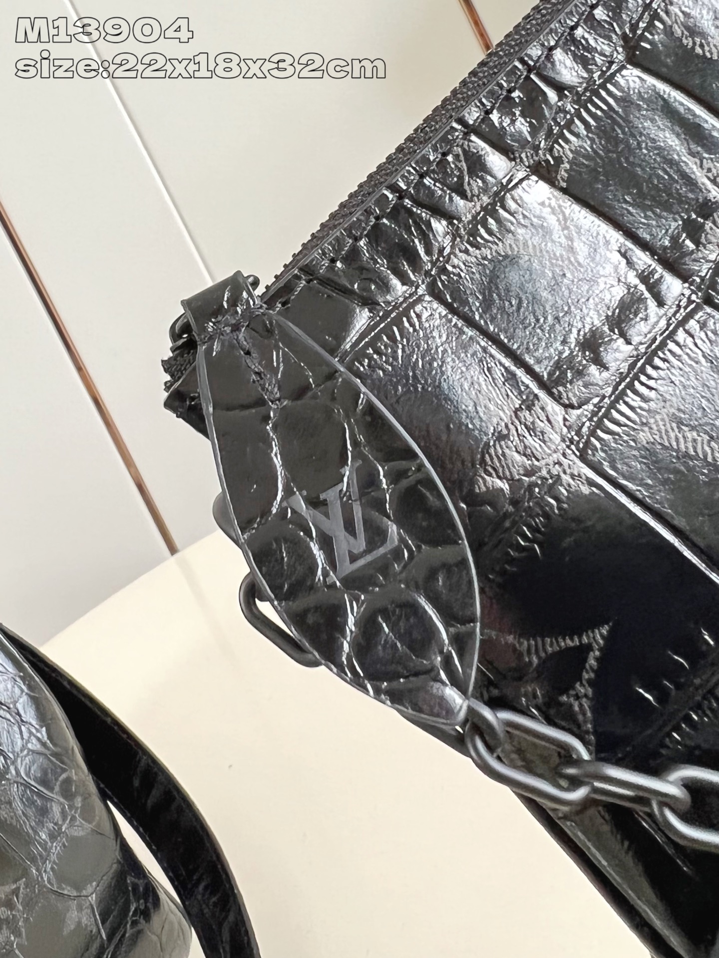 【顶级原单 M13904黑鳄鱼纹 】 peedy Bandoulière 30 手袋采用印有经典 Mon