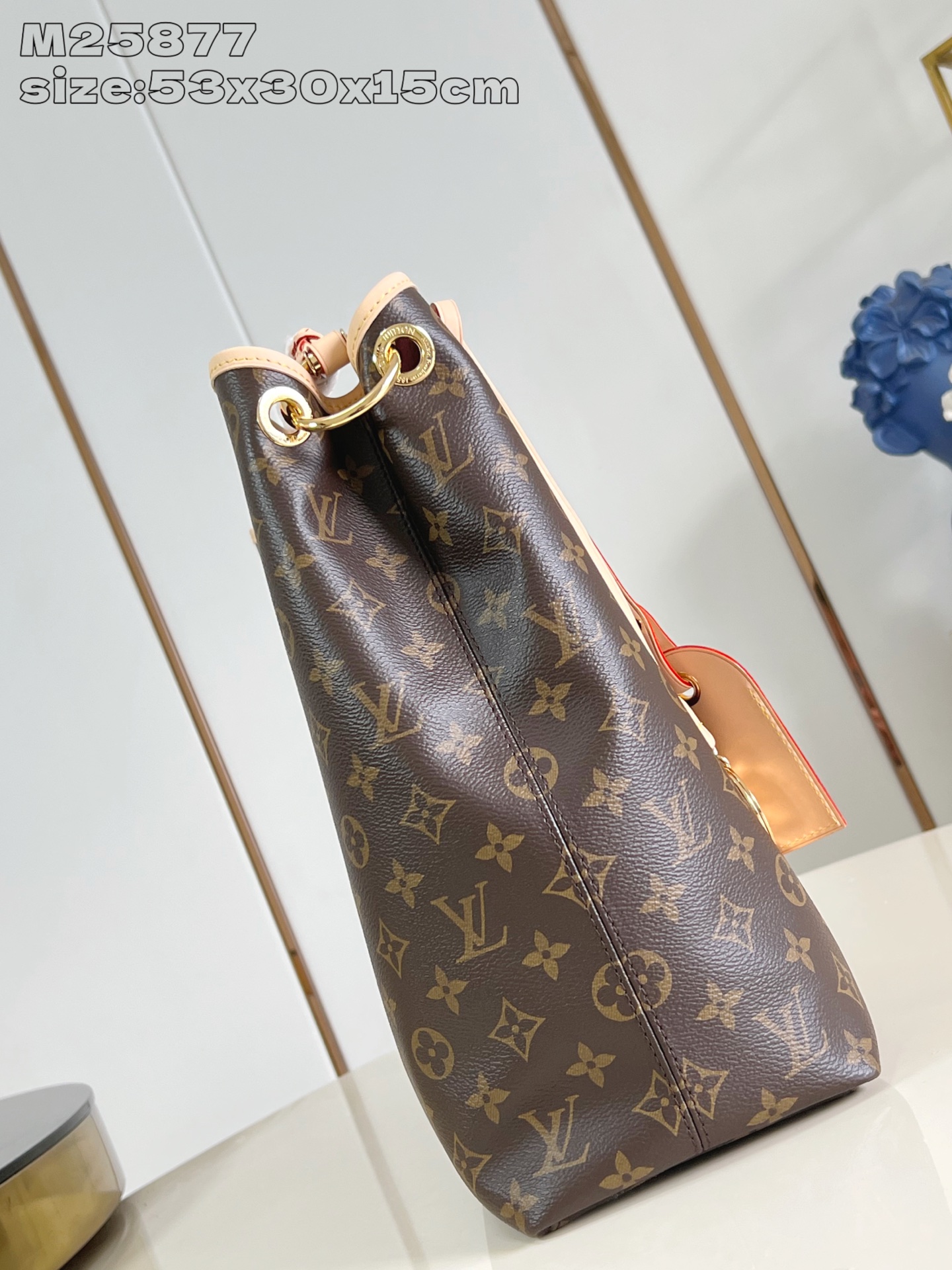 【顶级原单 M25877/升级版 】Damier Azur手袋以柔软的Monogram帆布制成，外观清新