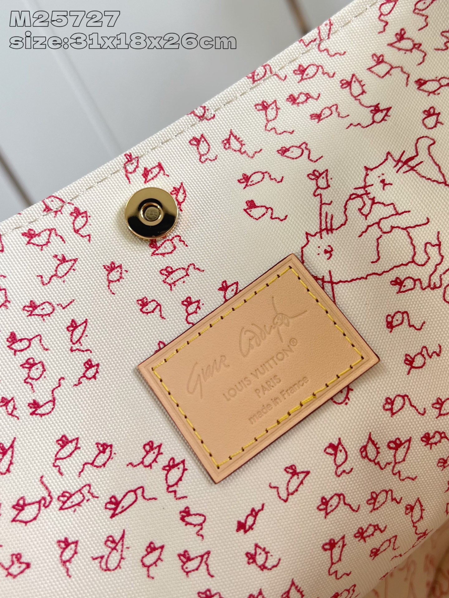 【顶级原单 M25727 】本款 All In 大号手袋出自 LV Travels With 系列，以 