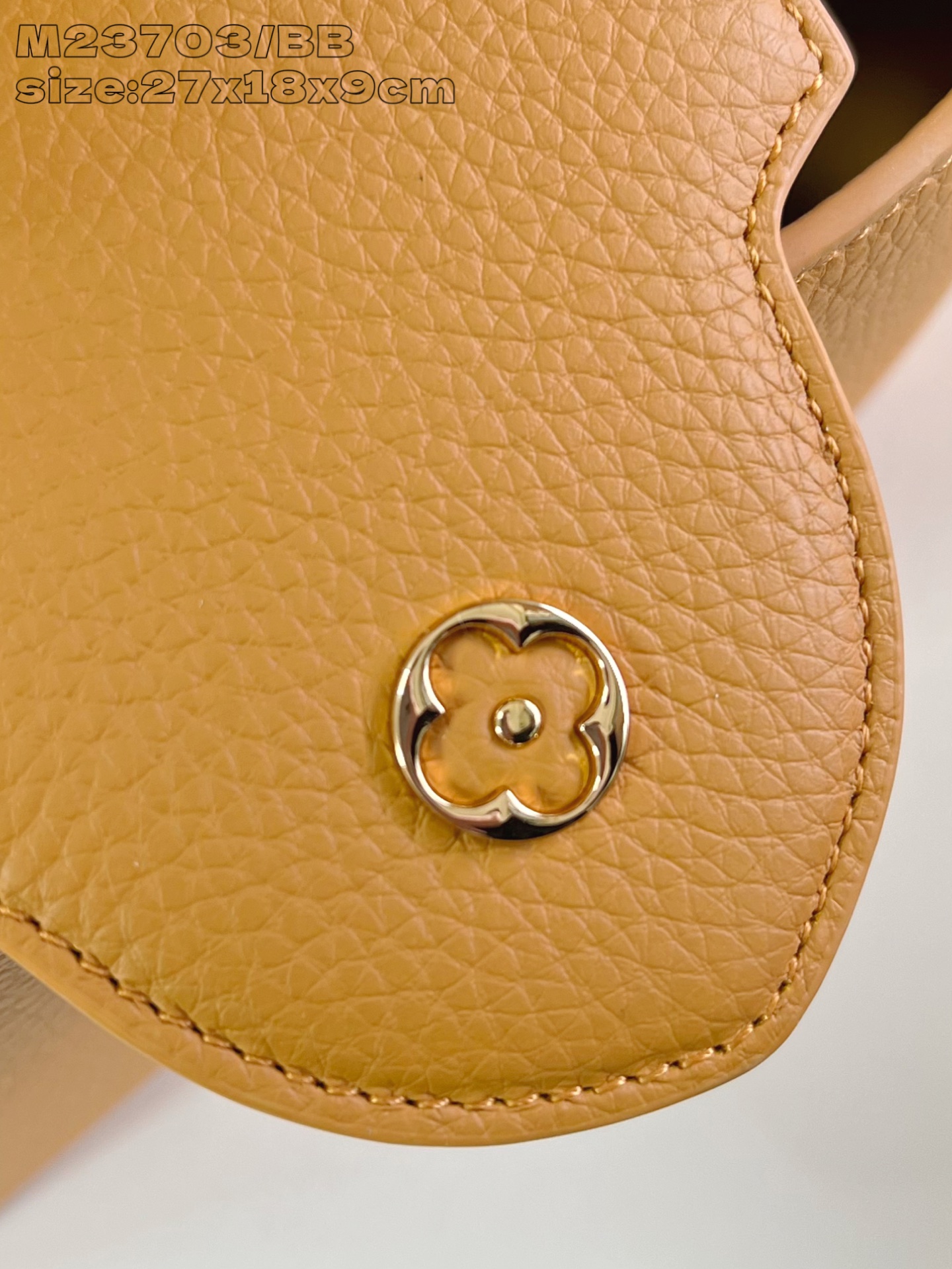 【顶级原单 M23703橙色/小号 】Capucines 系列手袋诞生于 2013 年，以 1854 年