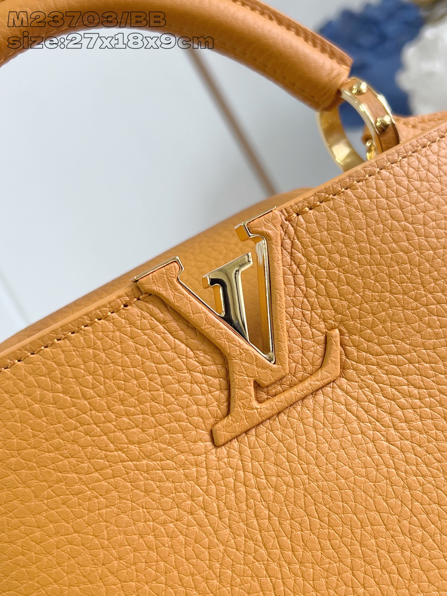 【顶级原单 M23703橙色/小号 】Capucines 系列手袋诞生于 2013 年，以 1854 年