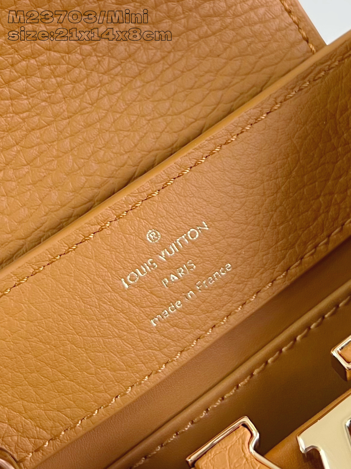 【顶级原单 M23703橙色/迷你 】 本款 Capucines 迷你手袋为 Taurillon 牛皮革