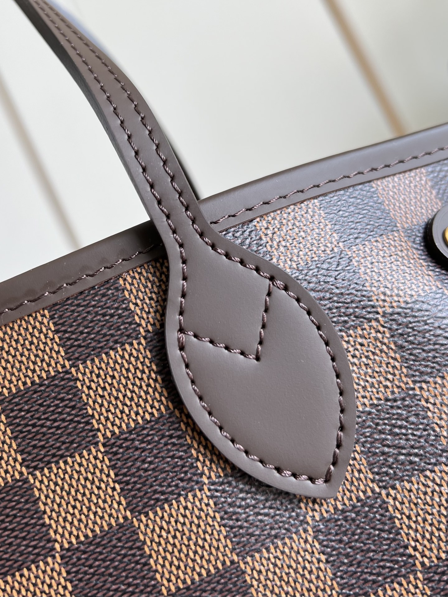 【顶级原单 N40600】本款 Neverfull 小号托特包选用 Damier Ebene 帆布塑造充