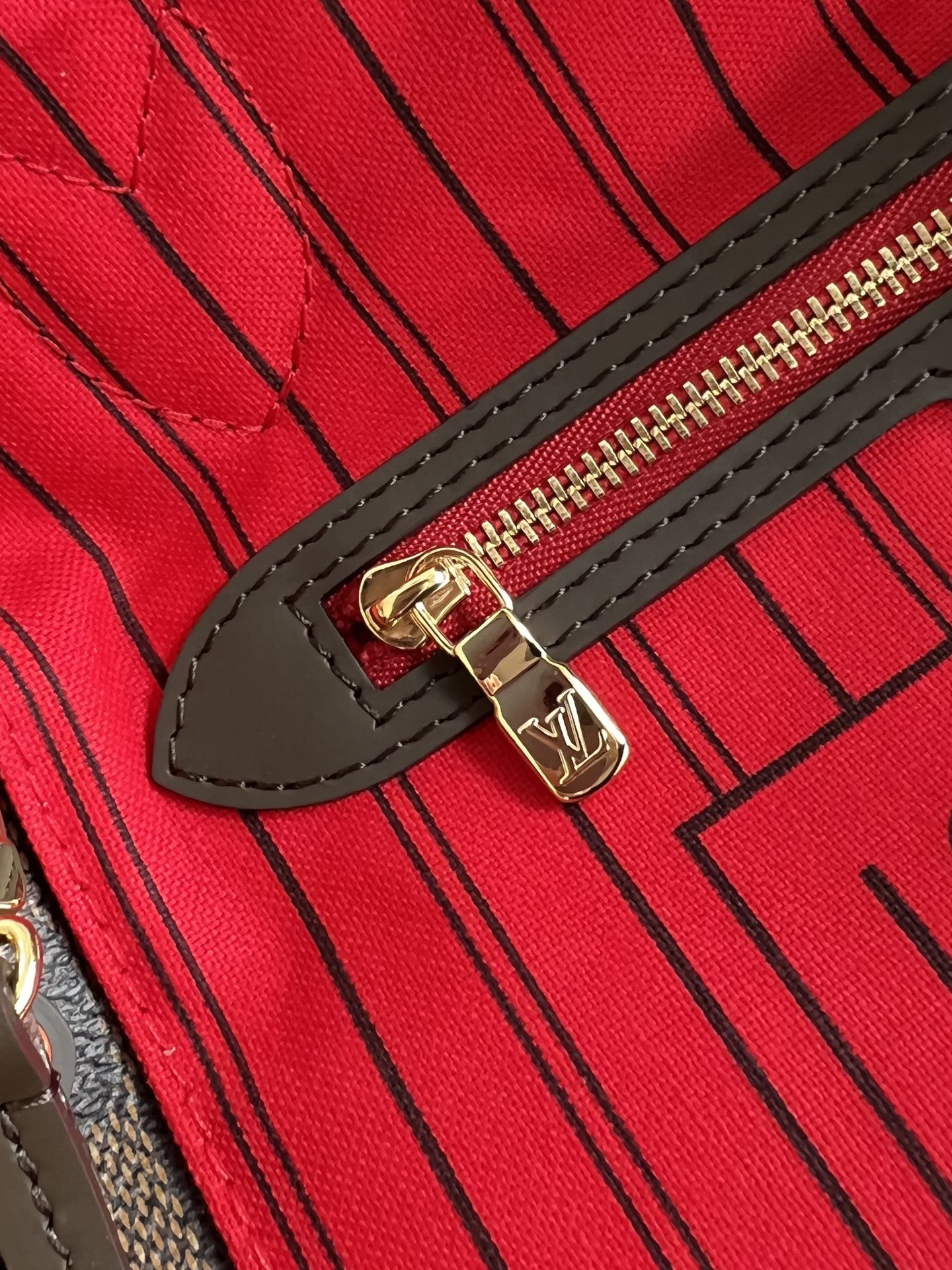 【顶级原单 N40600】本款 Neverfull 小号托特包选用 Damier Ebene 帆布塑造充