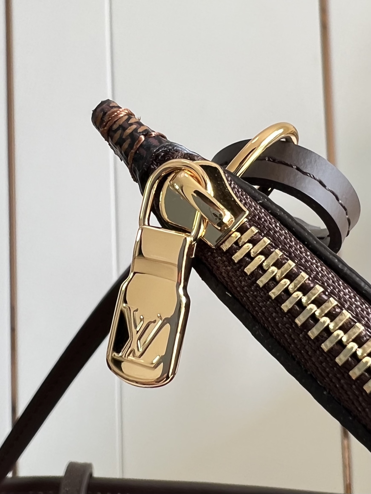 【顶级原单 N40600】本款 Neverfull 小号托特包选用 Damier Ebene 帆布塑造充