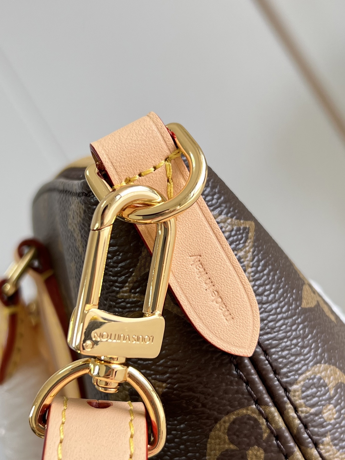 【顶级原单 M26532】這款Neo Lockit PM靈感來自1958年柯德莉夏萍曾攜帶的旅行手挽袋。