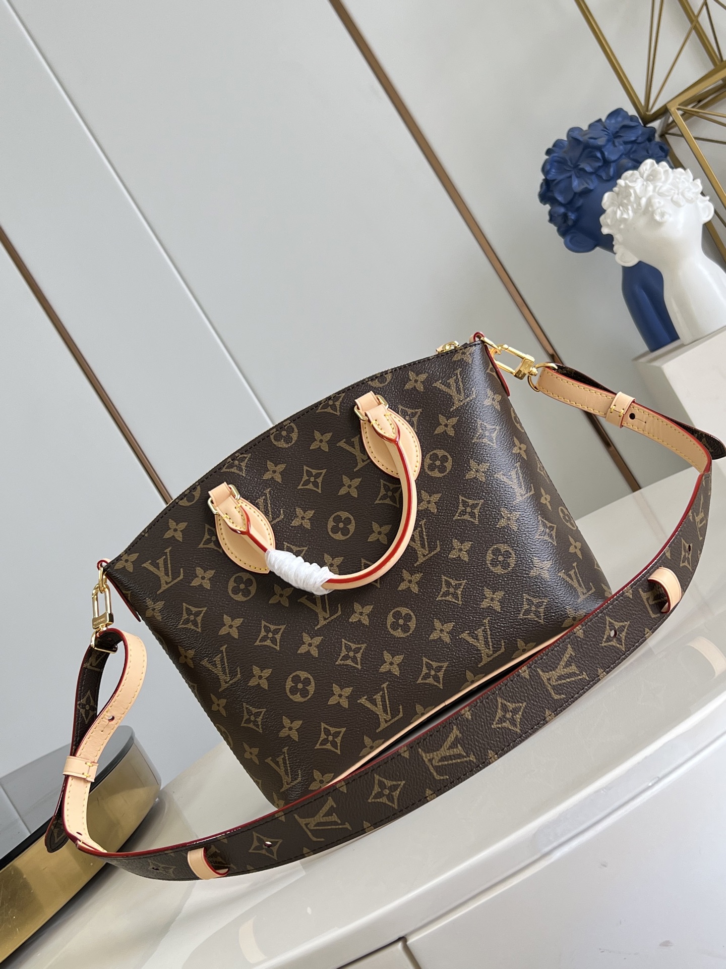 【顶级原单 M26532】這款Neo Lockit PM靈感來自1958年柯德莉夏萍曾攜帶的旅行手挽袋。