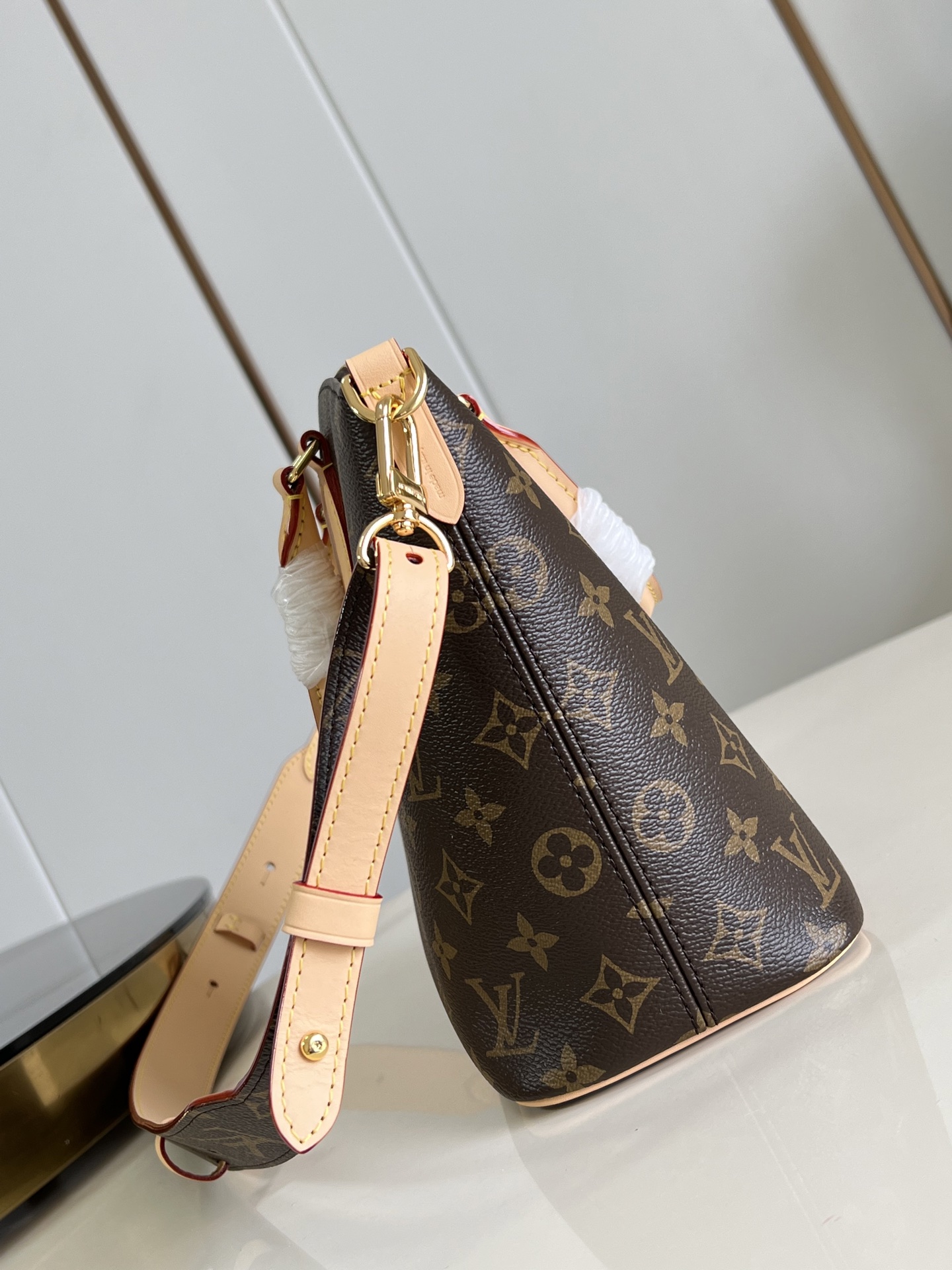 【顶级原单 M26532】這款Neo Lockit PM靈感來自1958年柯德莉夏萍曾攜帶的旅行手挽袋。