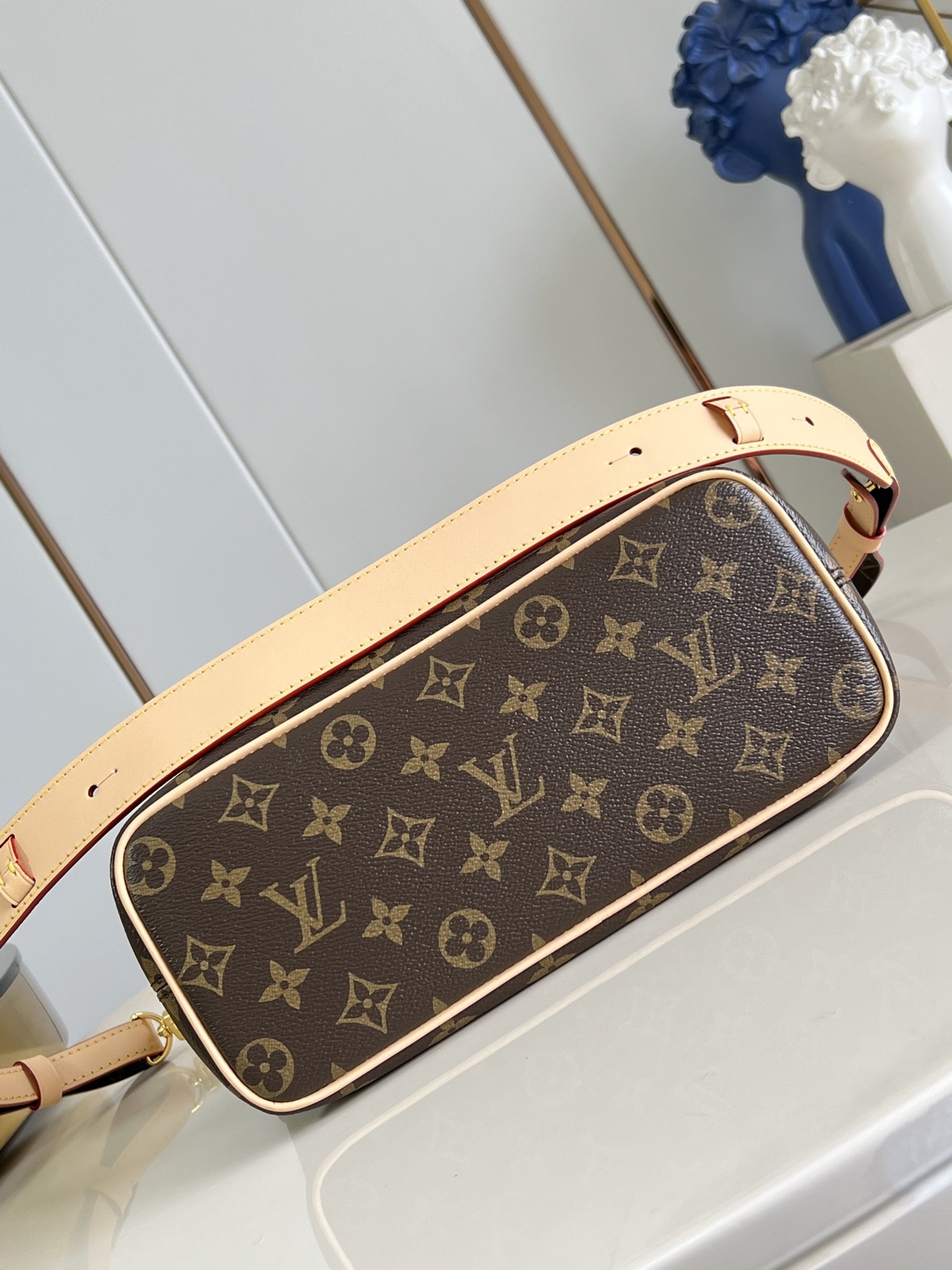 【顶级原单 M26532】這款Neo Lockit PM靈感來自1958年柯德莉夏萍曾攜帶的旅行手挽袋。