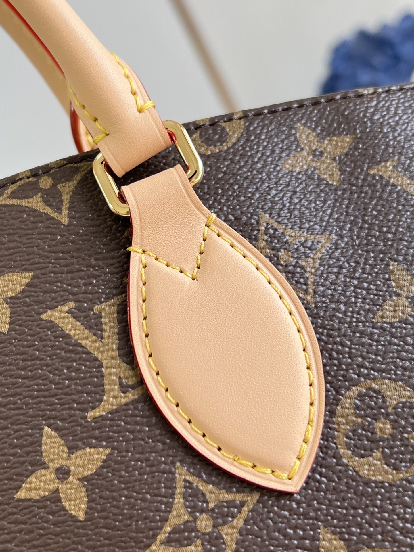 【顶级原单 M26532】這款Neo Lockit PM靈感來自1958年柯德莉夏萍曾攜帶的旅行手挽袋。