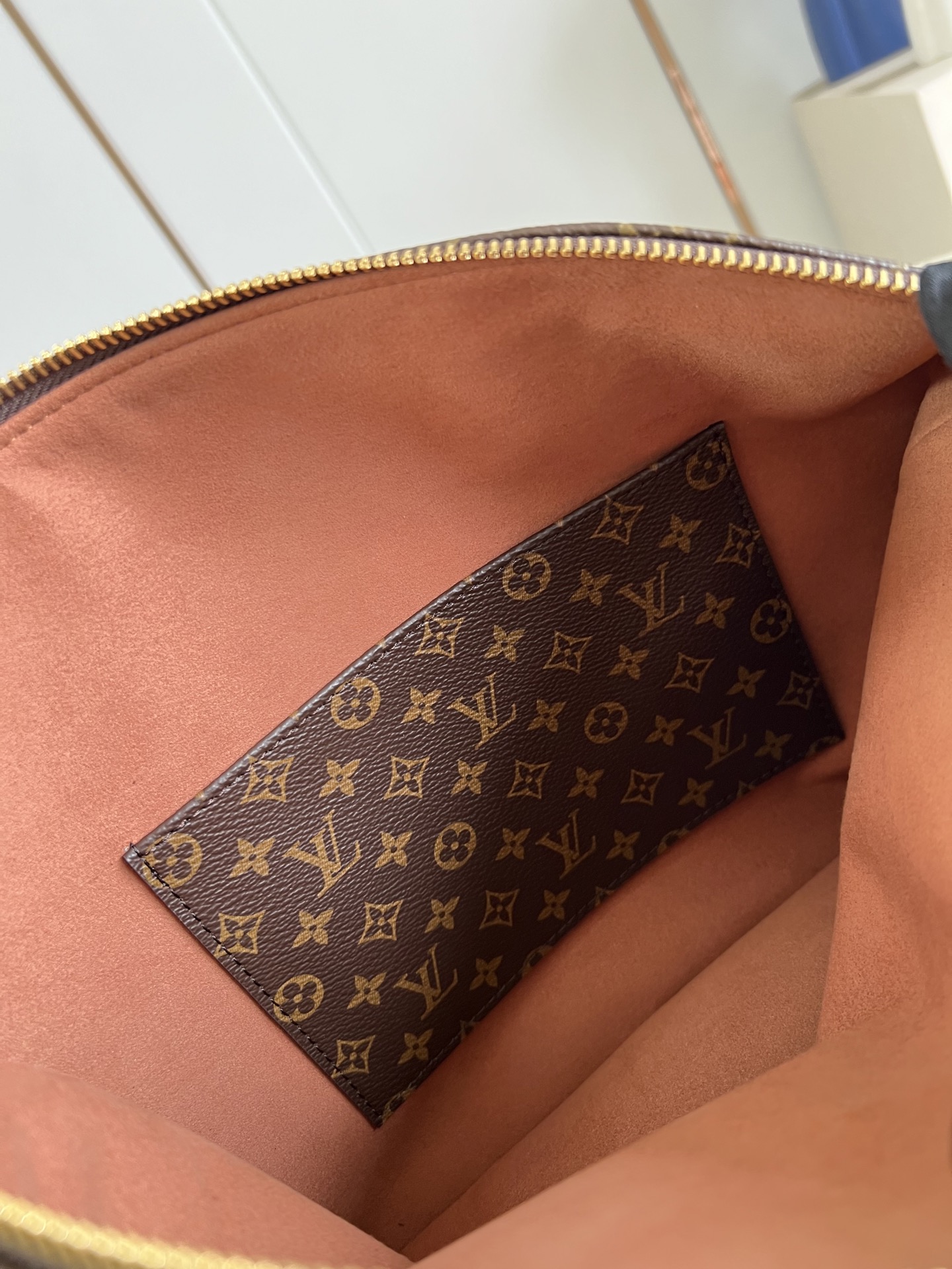 【顶级原单 M26532】這款Neo Lockit PM靈感來自1958年柯德莉夏萍曾攜帶的旅行手挽袋。