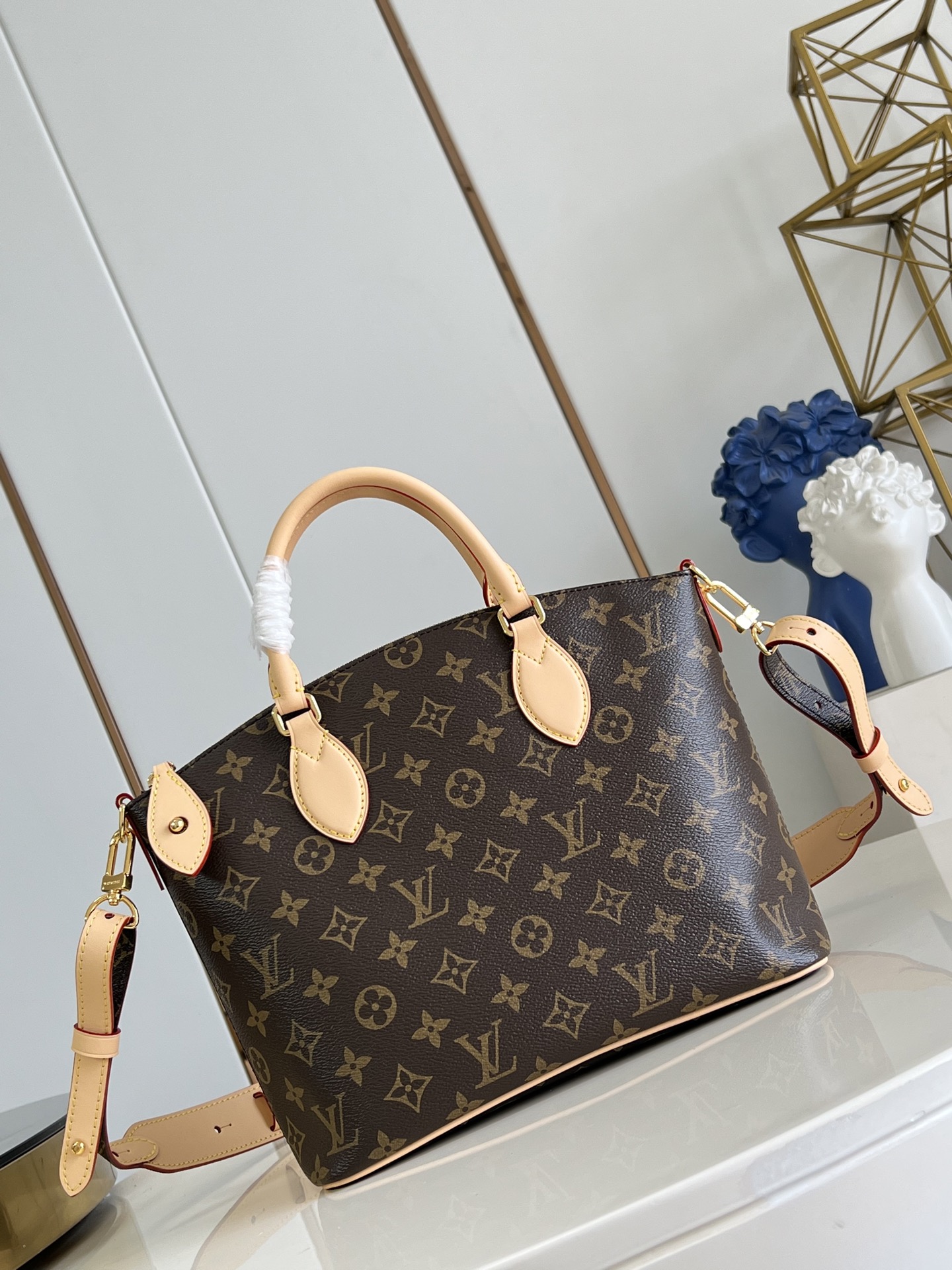 【顶级原单 M26532】這款Neo Lockit PM靈感來自1958年柯德莉夏萍曾攜帶的旅行手挽袋。