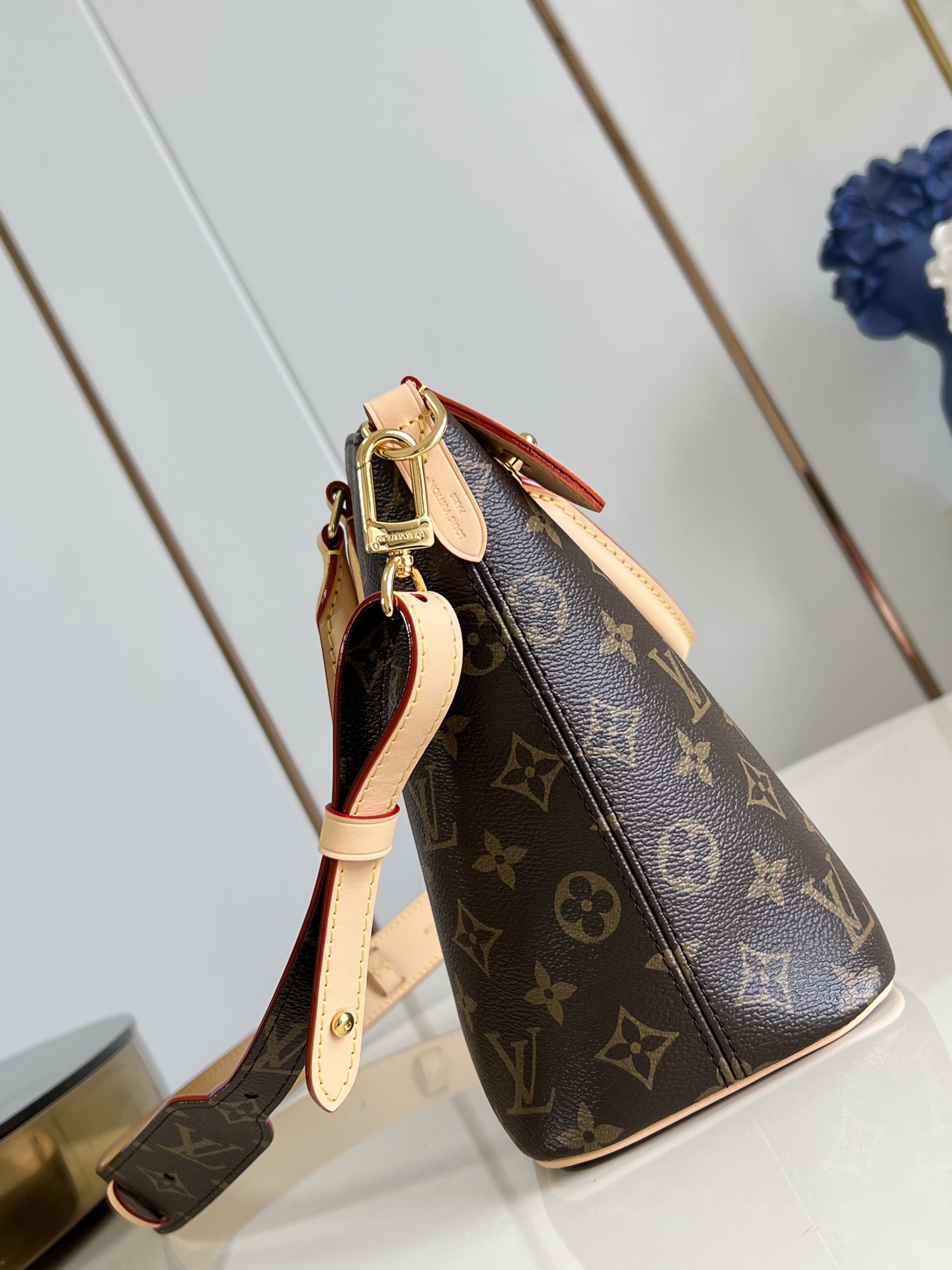 【顶级原单 M26532】這款Neo Lockit PM靈感來自1958年柯德莉夏萍曾攜帶的旅行手挽袋。