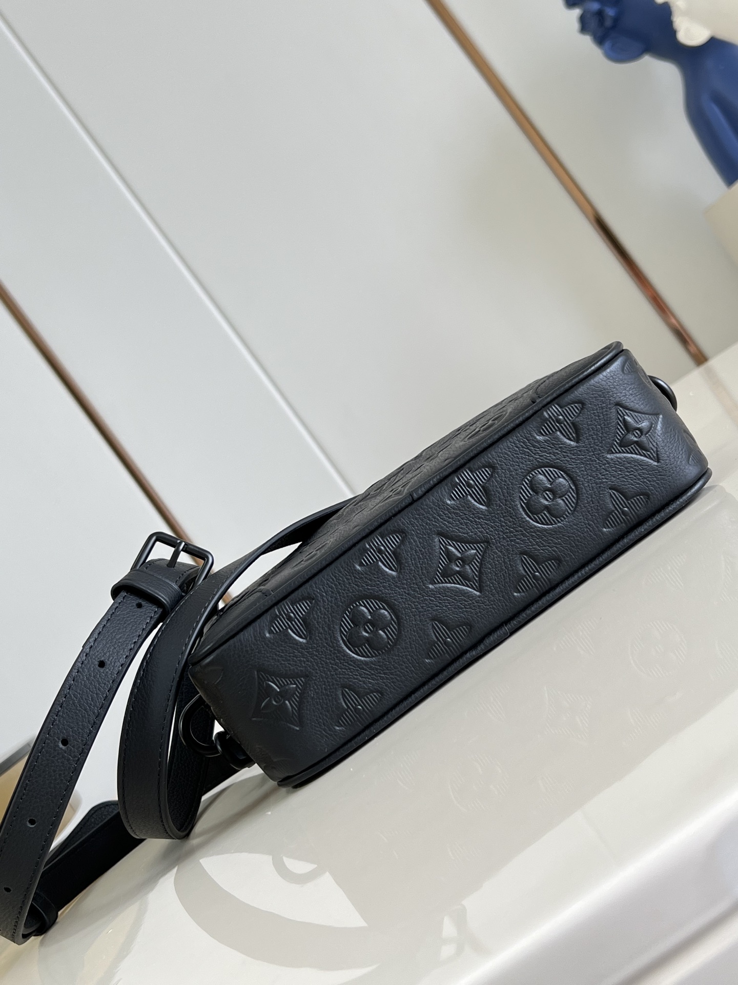 【顶级原单 M26737 黑色/ 压花 】本款 Trocadéro 迷你手袋回溯品牌上世纪八十年代的紧凑