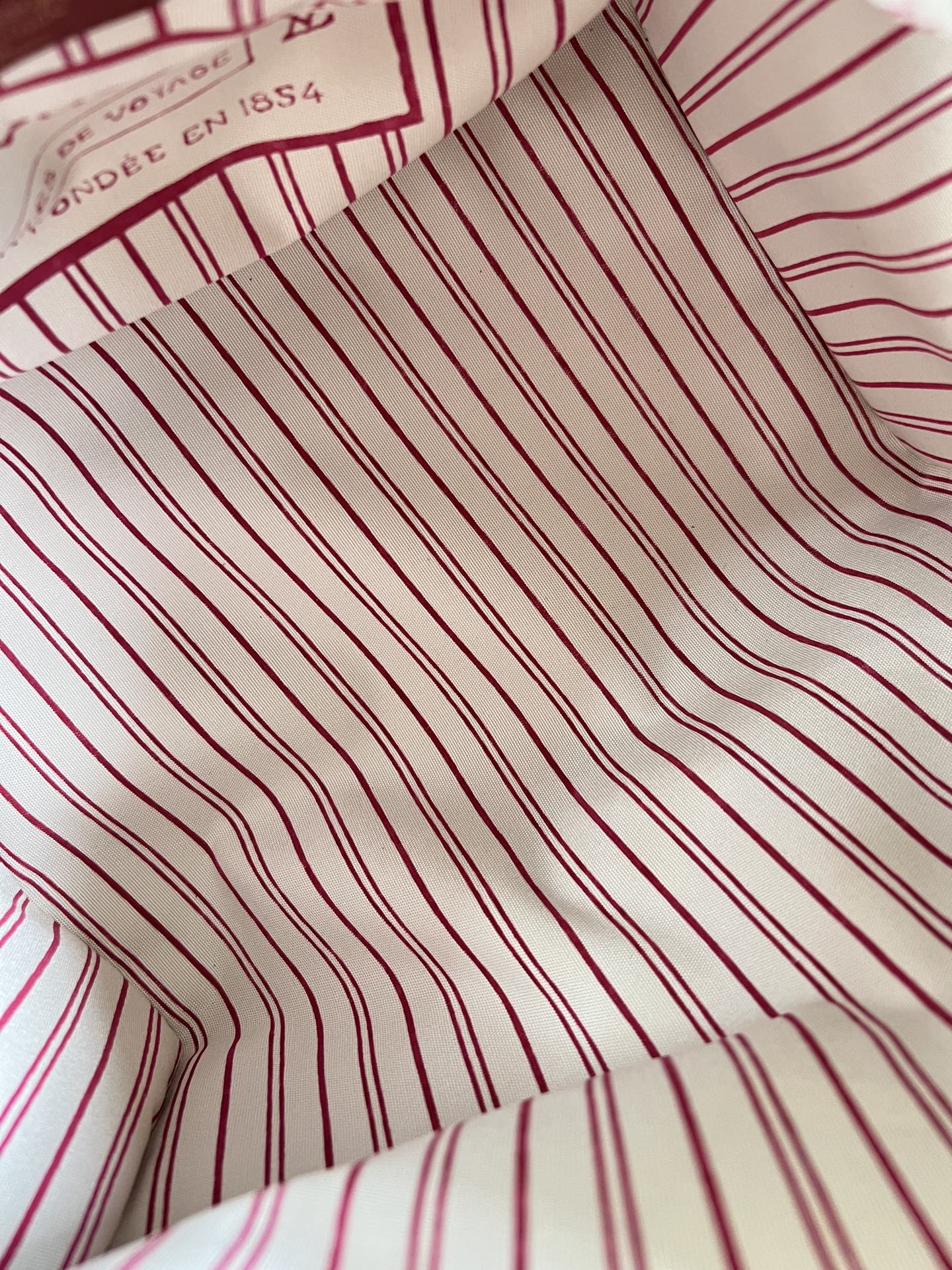 【顶级原单 M25766】本款 Speedy Soft 30 出自 Travels With Grace