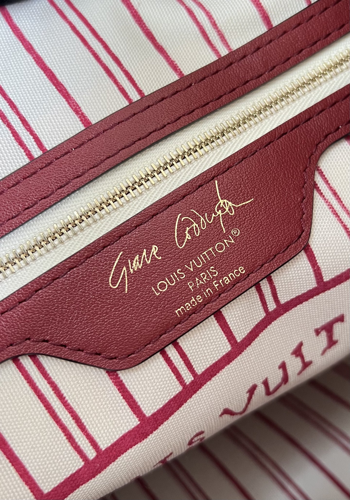 【顶级原单 M25766】本款 Speedy Soft 30 出自 Travels With Grace