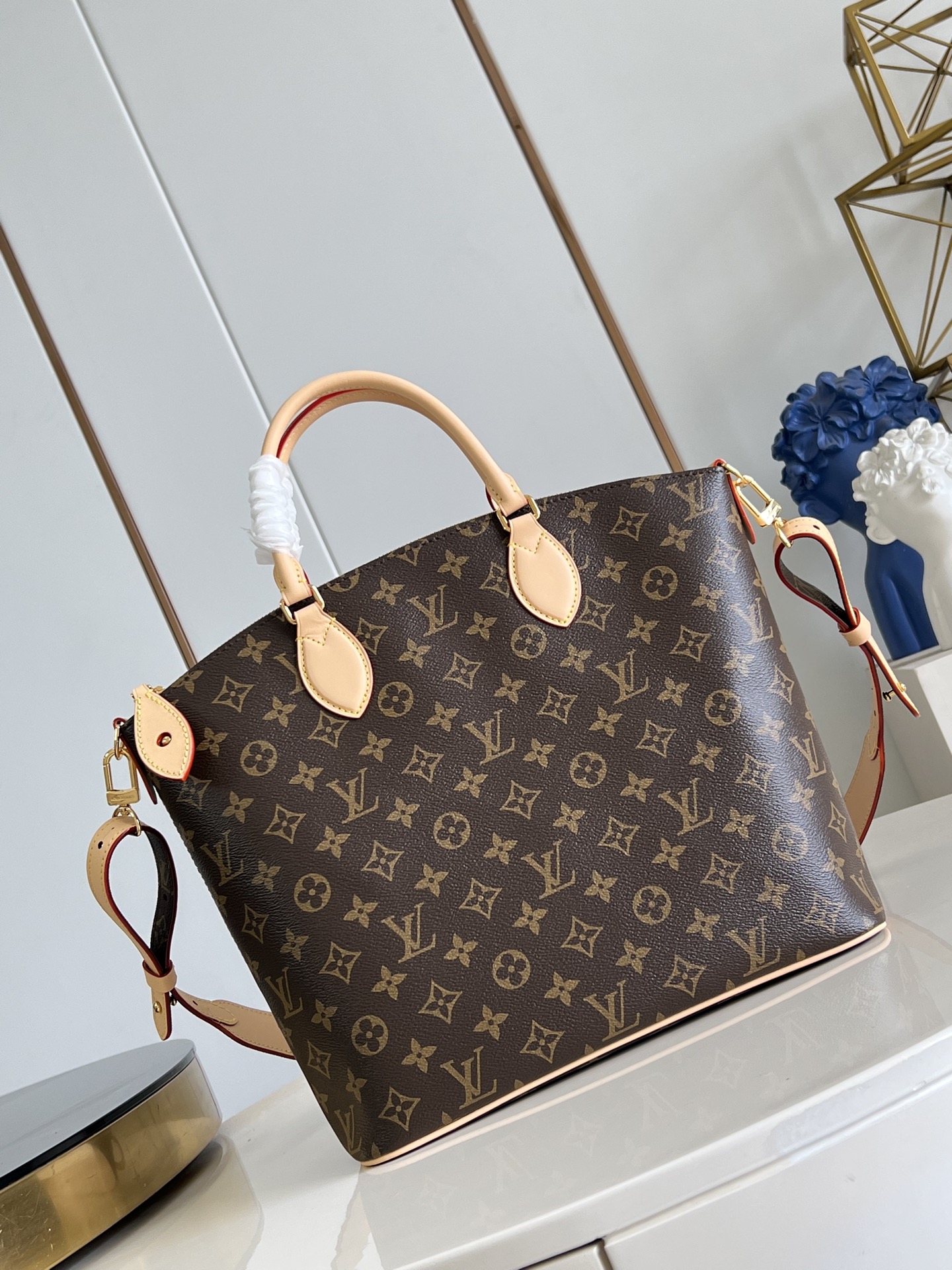 【顶级原单 M26494】這款原版的Lockit袋款靈感來自柯德莉夏萍於1958年在《儷人行》中曾攜帶的