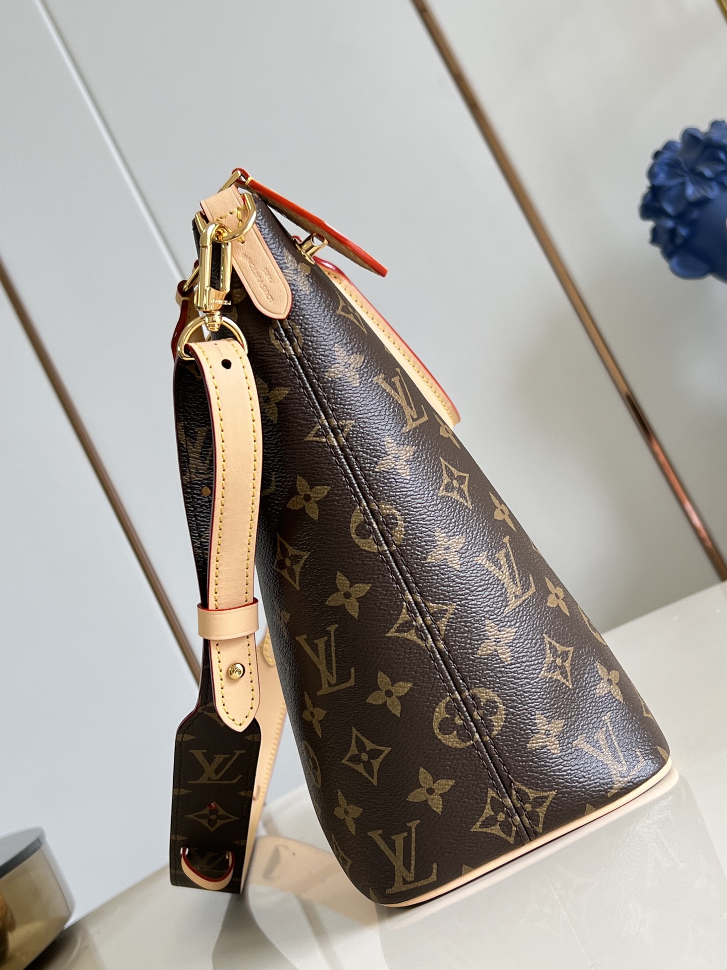 【顶级原单 M26494】這款原版的Lockit袋款靈感來自柯德莉夏萍於1958年在《儷人行》中曾攜帶的