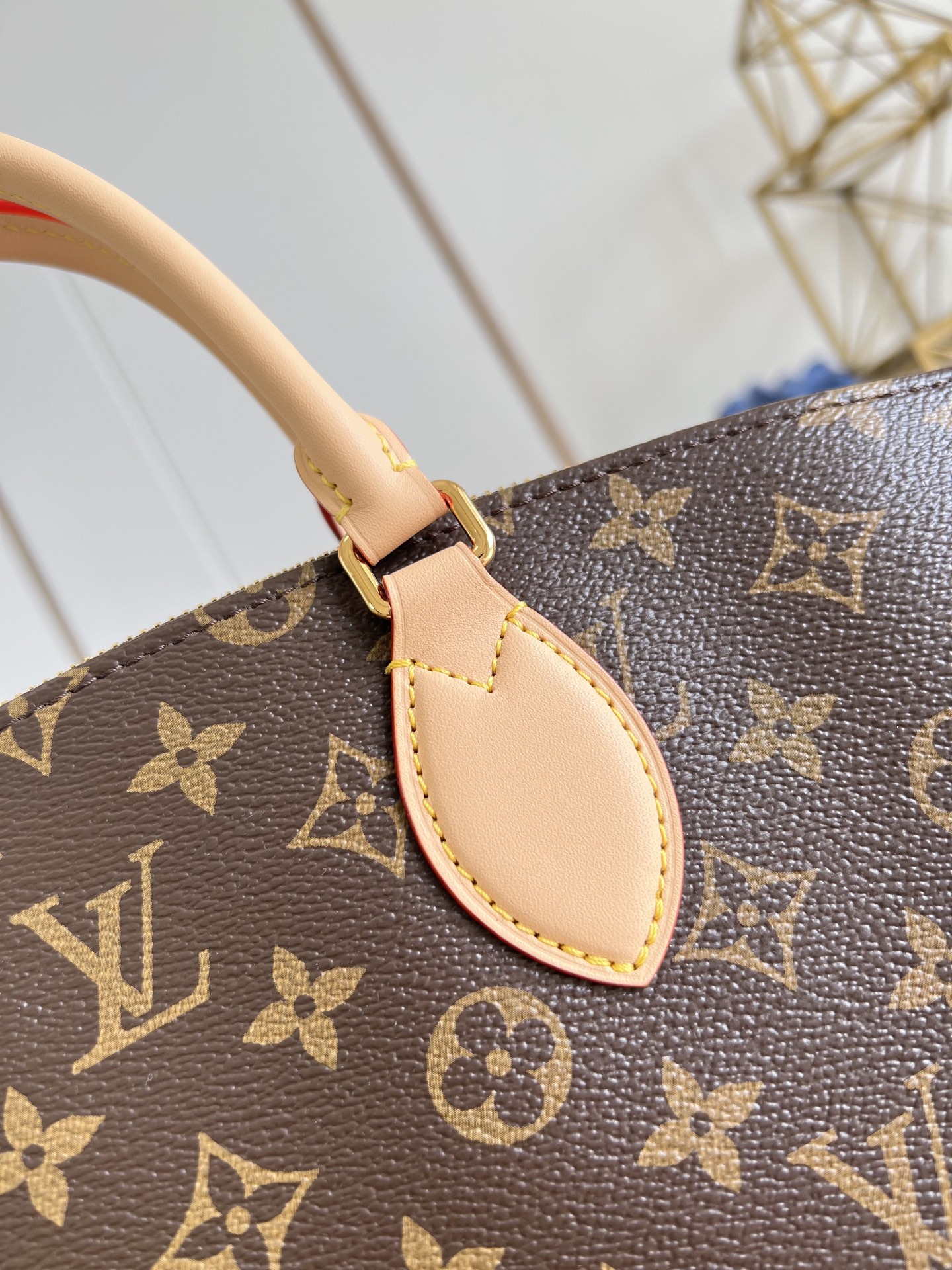 【顶级原单 M26494】這款原版的Lockit袋款靈感來自柯德莉夏萍於1958年在《儷人行》中曾攜帶的