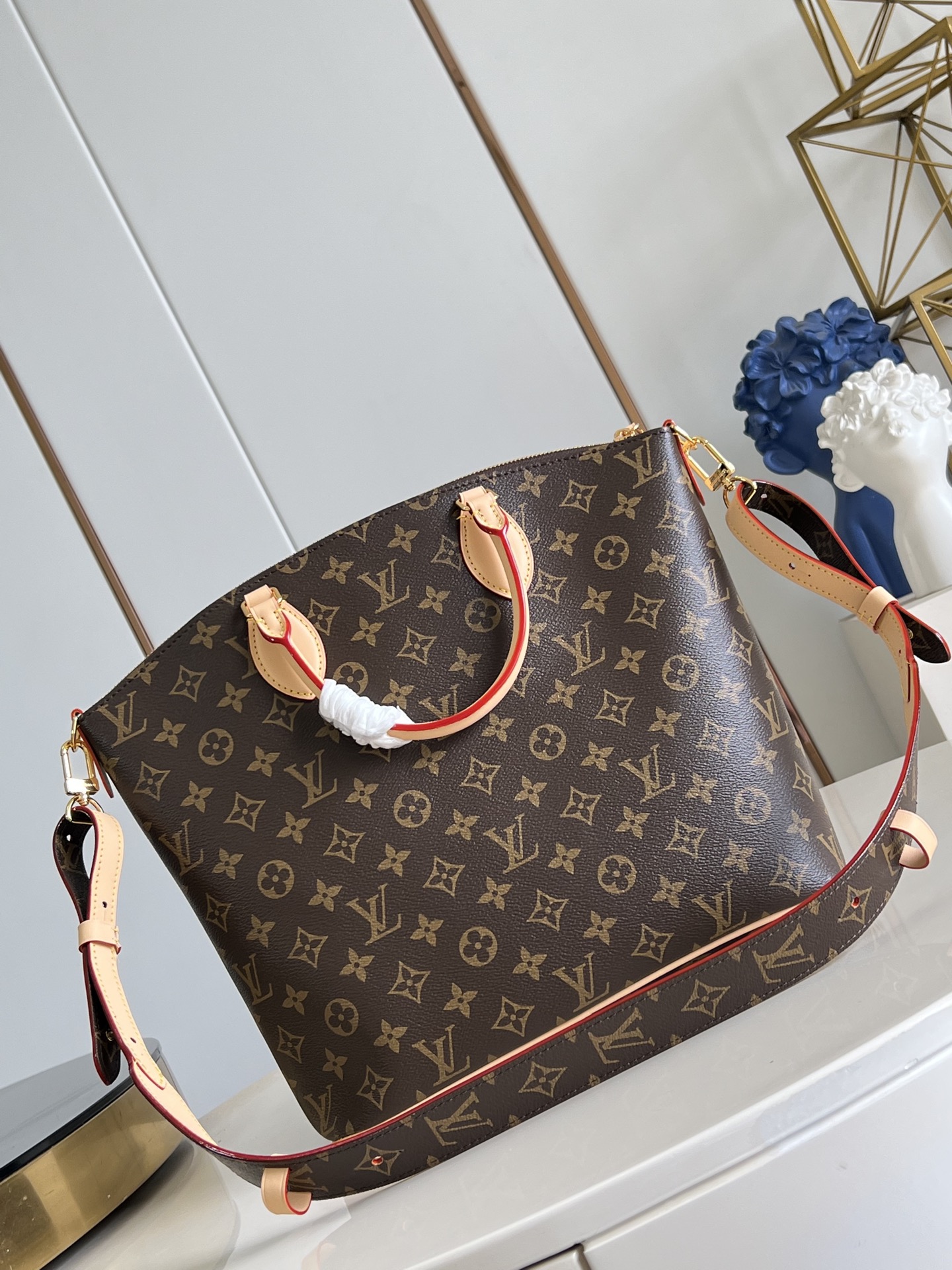 【顶级原单 M26494】這款原版的Lockit袋款靈感來自柯德莉夏萍於1958年在《儷人行》中曾攜帶的