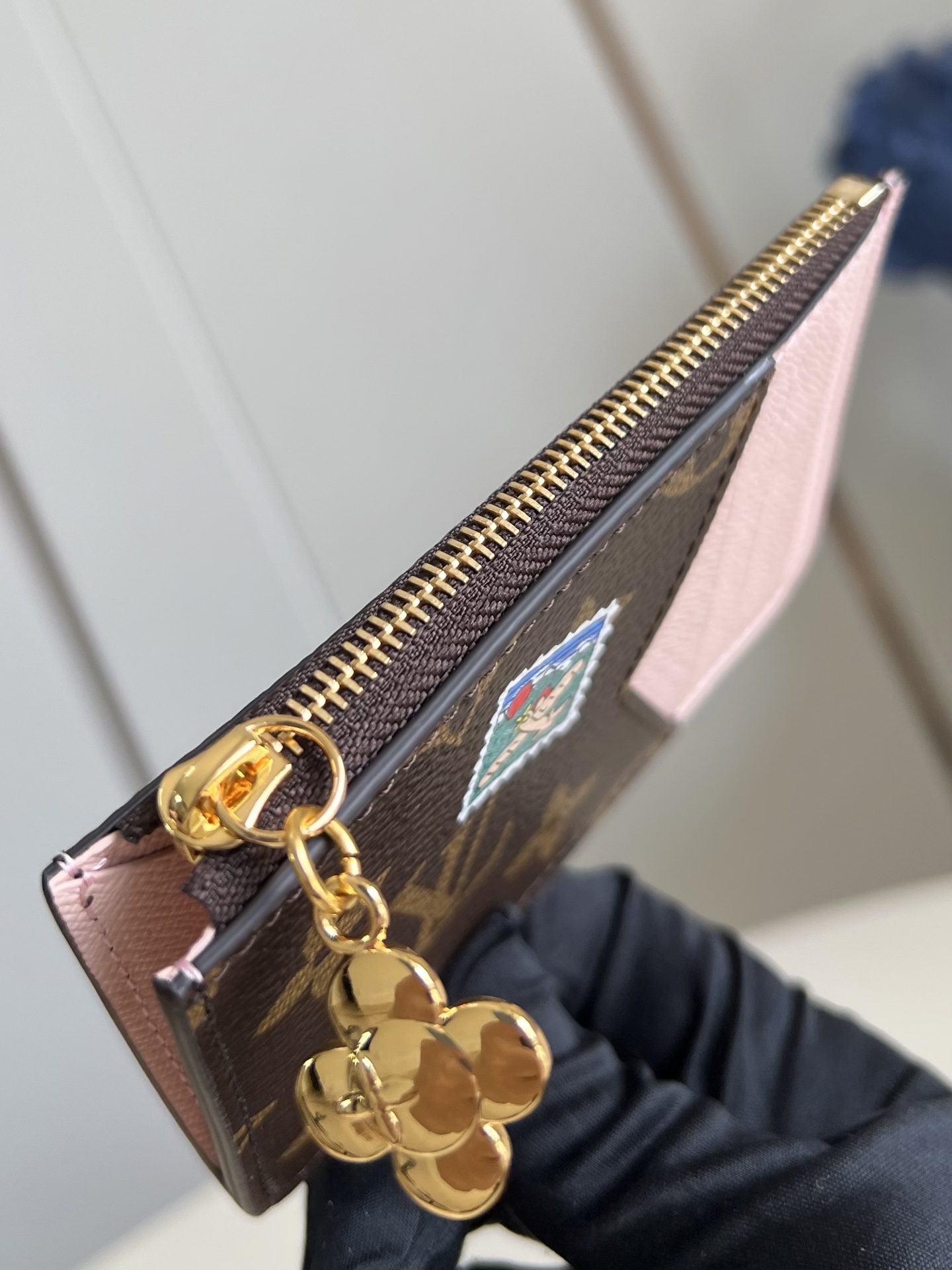 【顶级原单 M15333 】本款 Romy 卡夹演绎 Vivenne Wintery Travel 系列