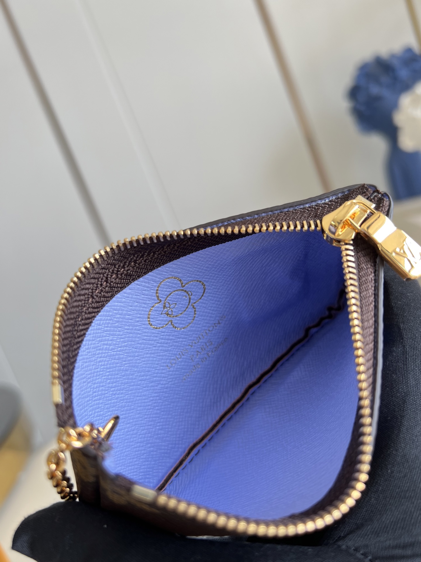 【顶级原单 M15341 】Vivienne Wintery Travel 系列推出此款钥匙零钱包，以 