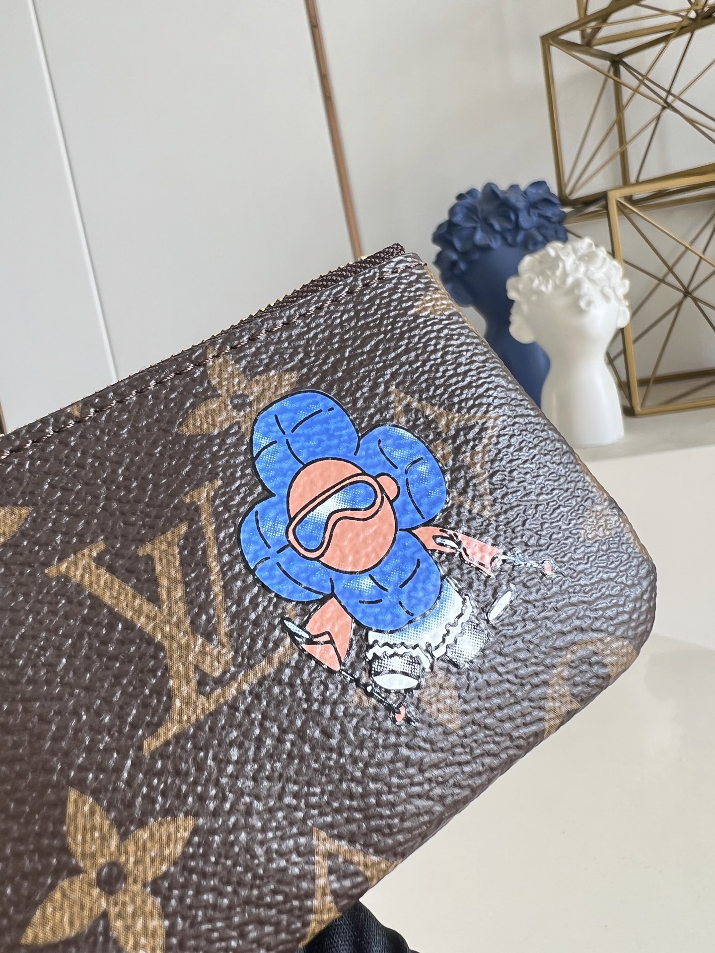 【顶级原单 M15341 】Vivienne Wintery Travel 系列推出此款钥匙零钱包，以 