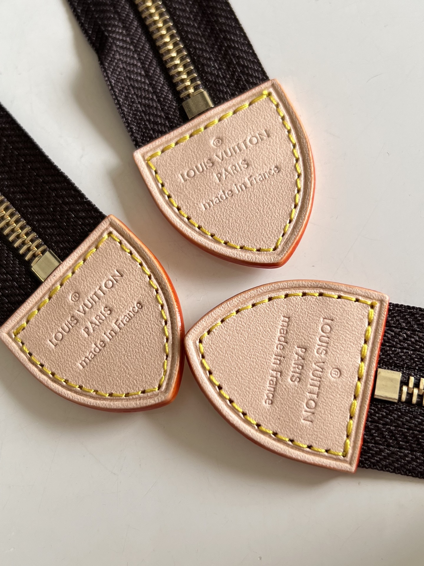 【顶级原单 M15357 】本款盥洗袋取材 Monogram 涂层帆布，巧妙呈现品牌吉祥物的奇幻冒险之旅