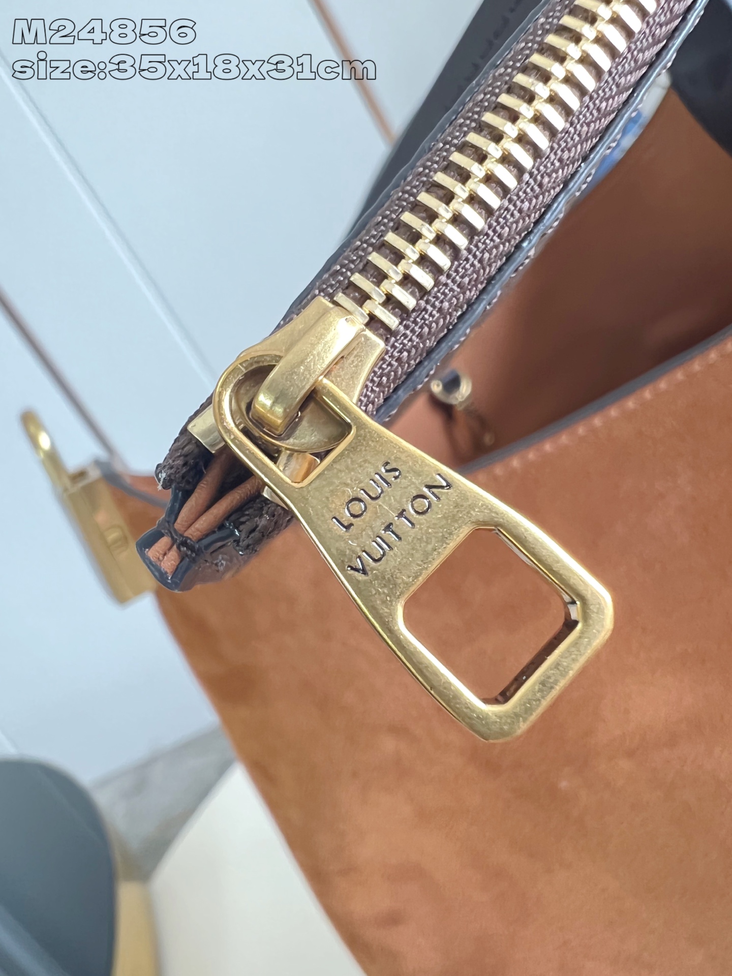 【顶级原单 M24856棕绒 】M25516 本款 low key Hobo 中号手袋取材柔滑绒面牛皮革