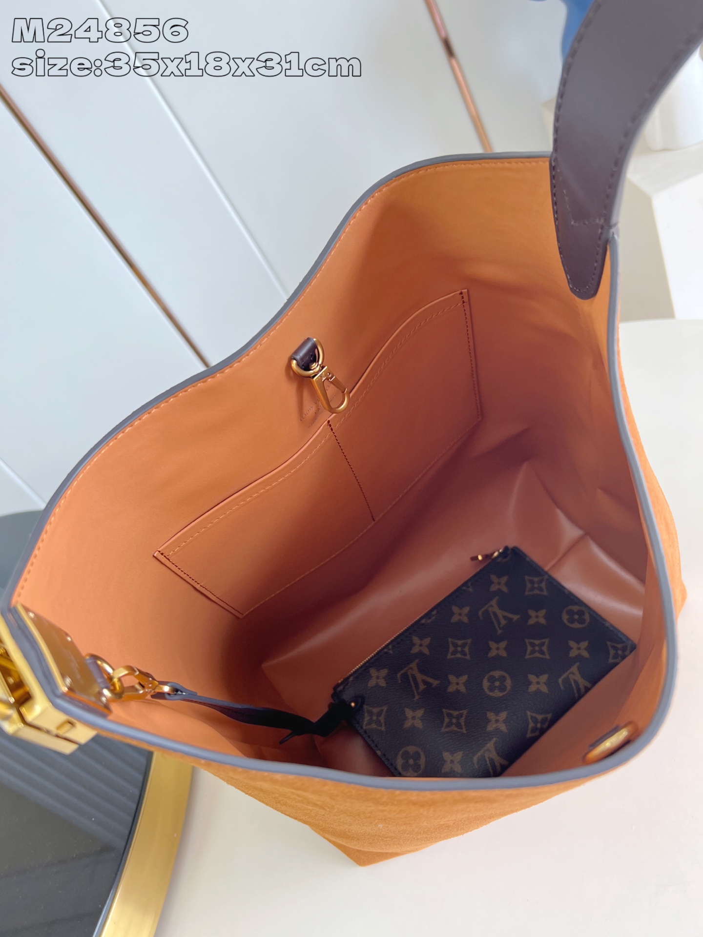 【顶级原单 M24856棕绒 】M25516 本款 low key Hobo 中号手袋取材柔滑绒面牛皮革