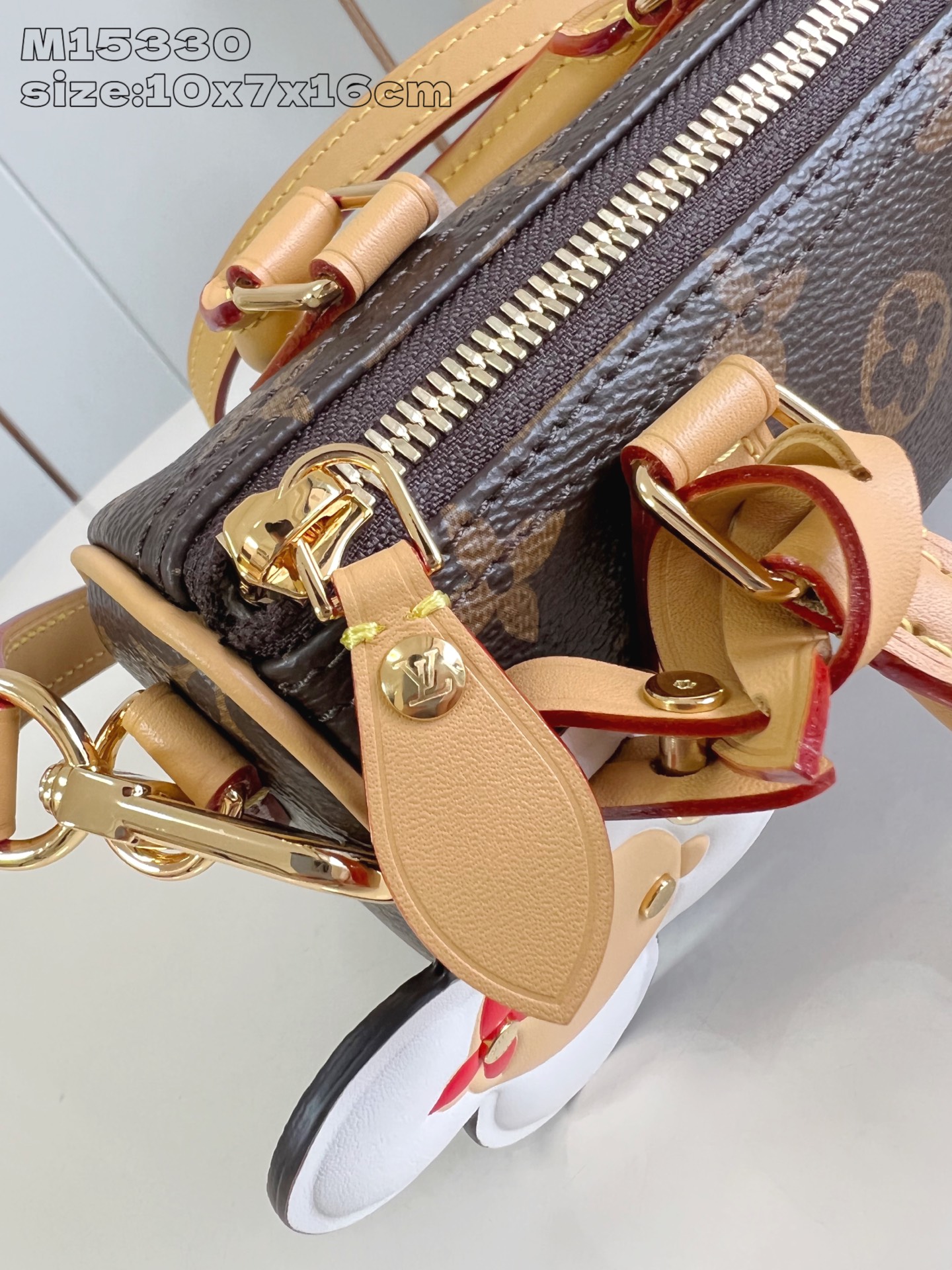 【顶级原单 M15330 】本款 Nano Speedy 手袋邀请品牌吉祥物 Vivienne 现身妙趣