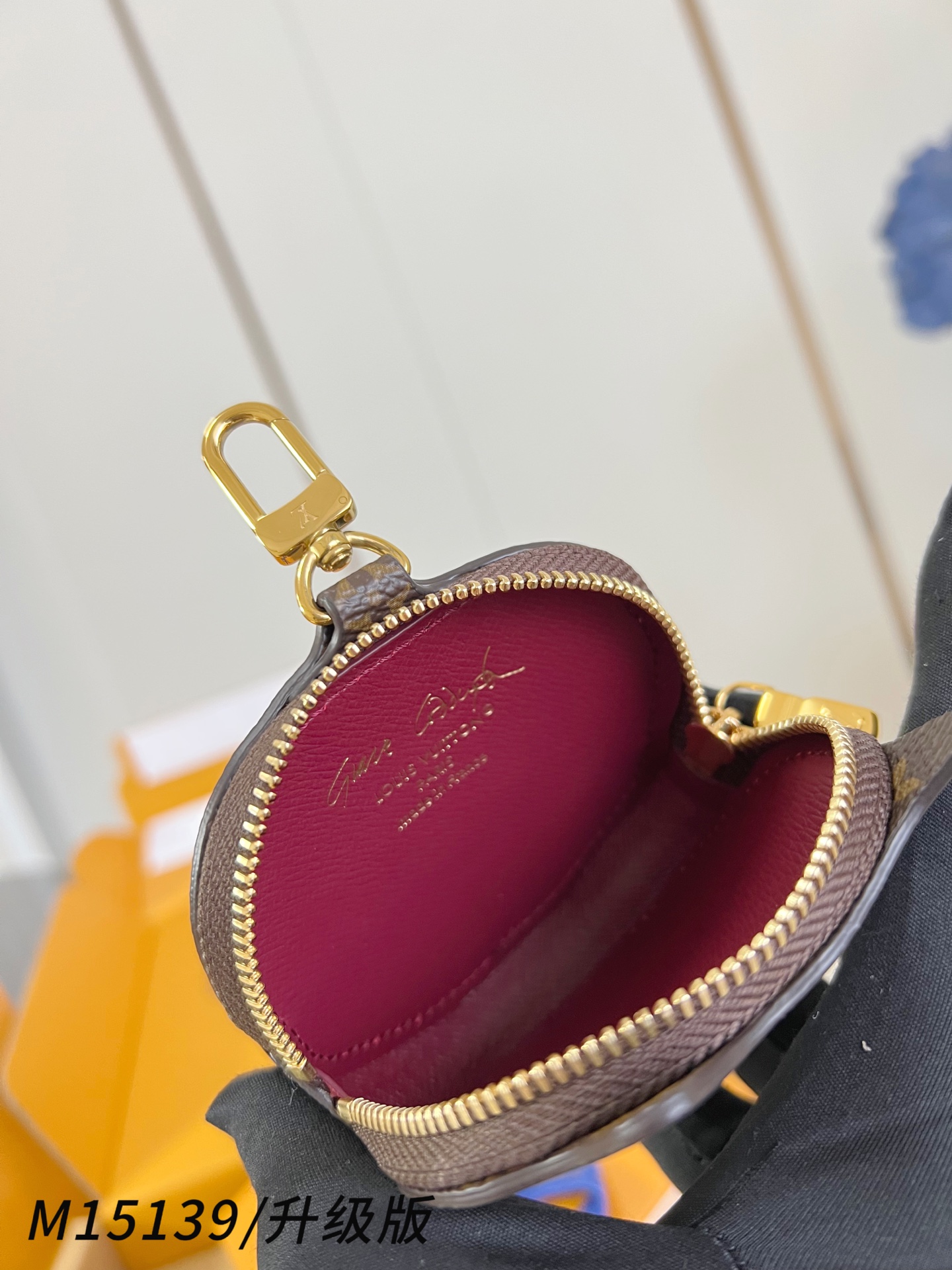 【 M15139/升级钢五金版 】🎁配全套精品包装 這款LV Travels With Grace Co