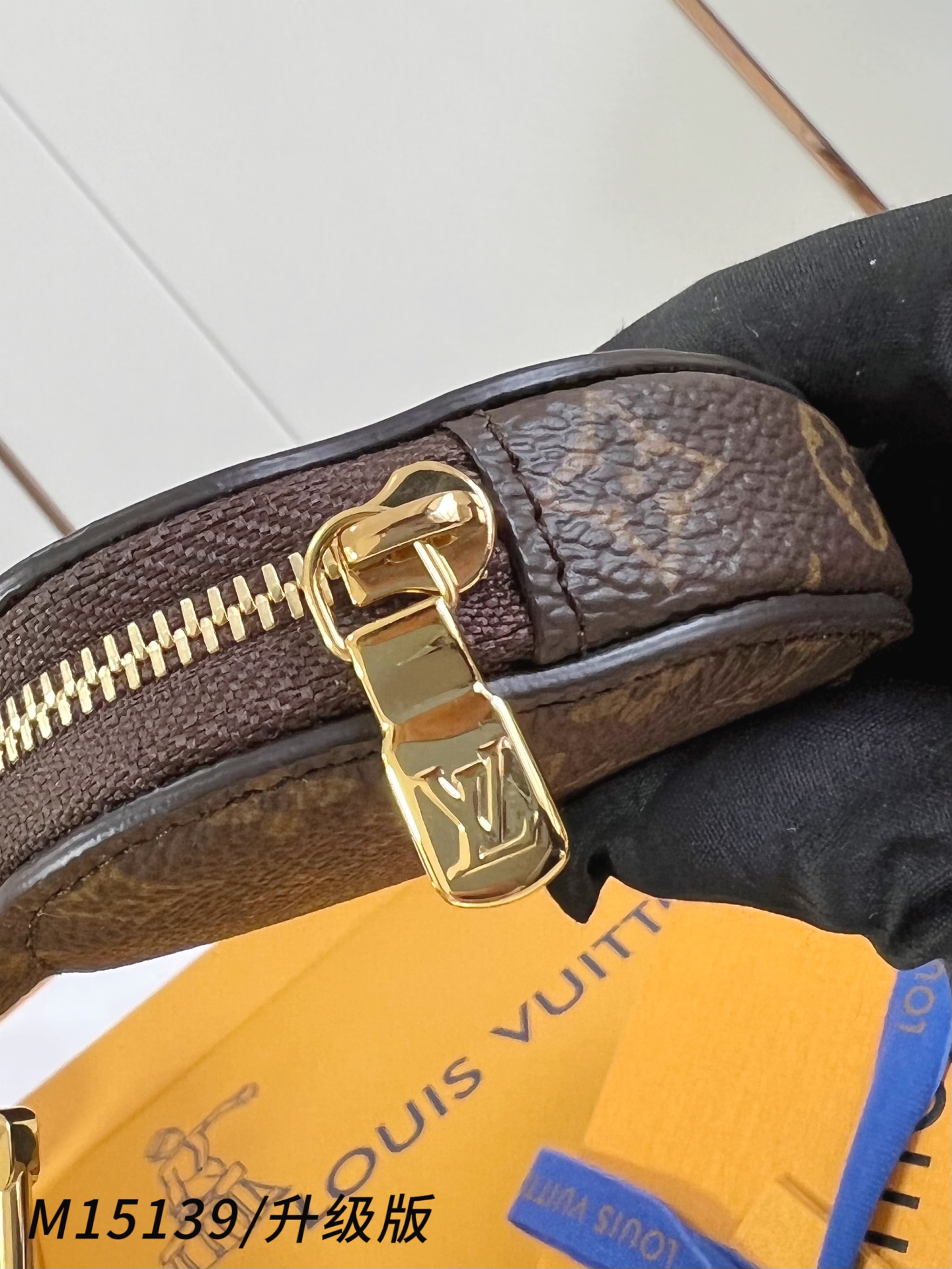 【 M15139/升级钢五金版 】🎁配全套精品包装 這款LV Travels With Grace Co