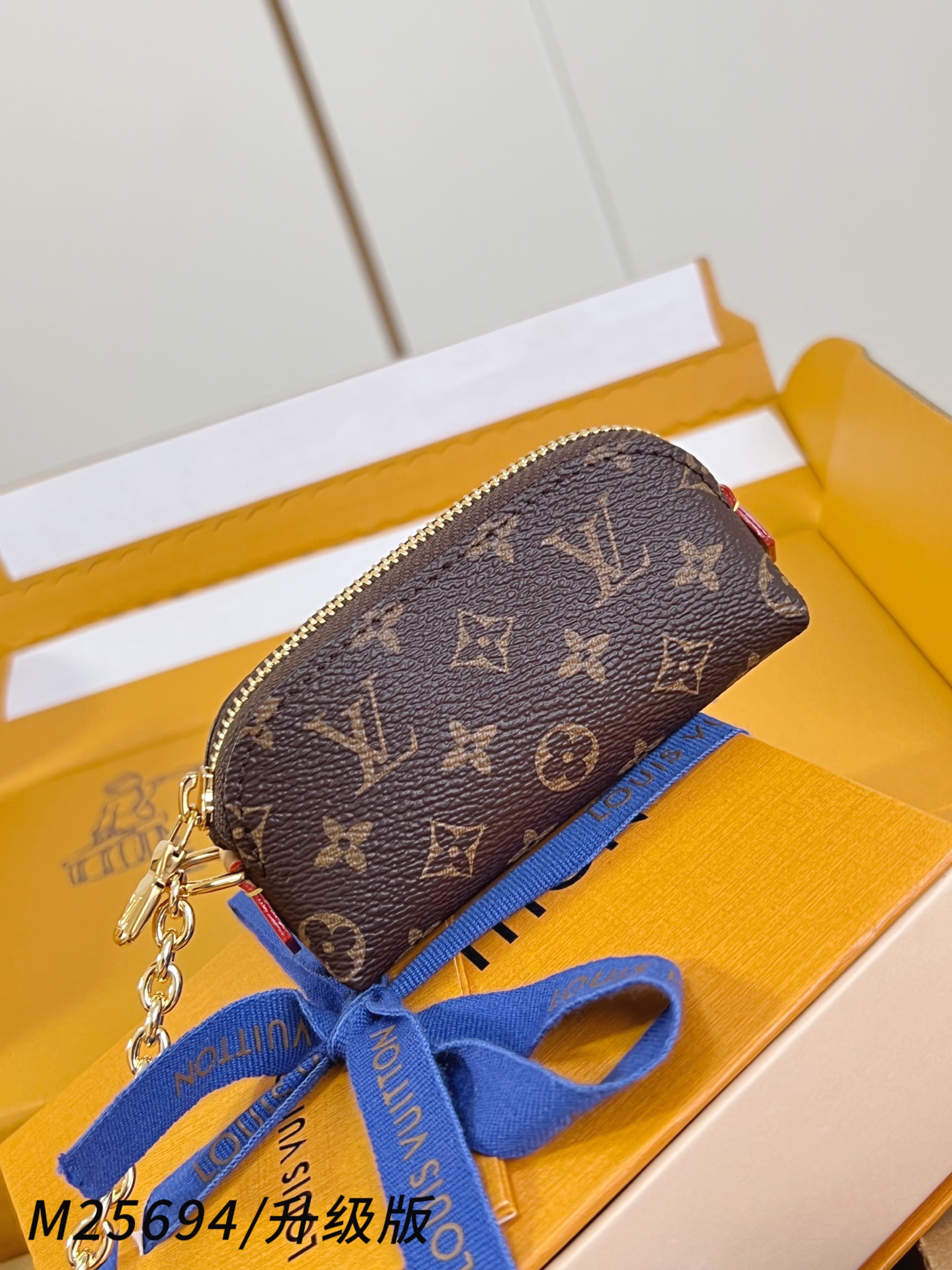 【 M25694老花/全钢五金版 】🎁配全套精品包装 Lipstick化妆包以迷你版本解构品牌化妆包的经