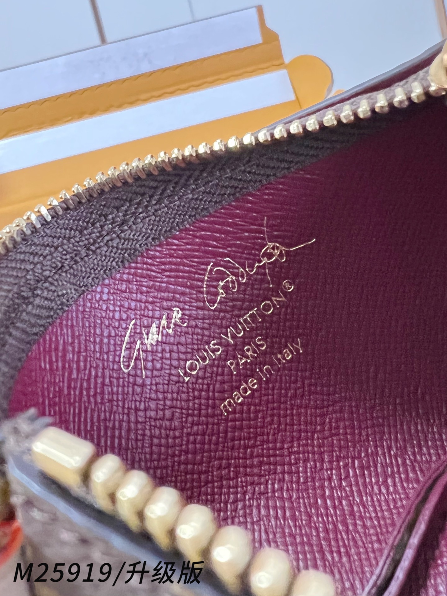 【 M25919/全钢五金版 】🎁配全套精品包装 本款手机挂饰以时尚偶像 Grace Coddingto