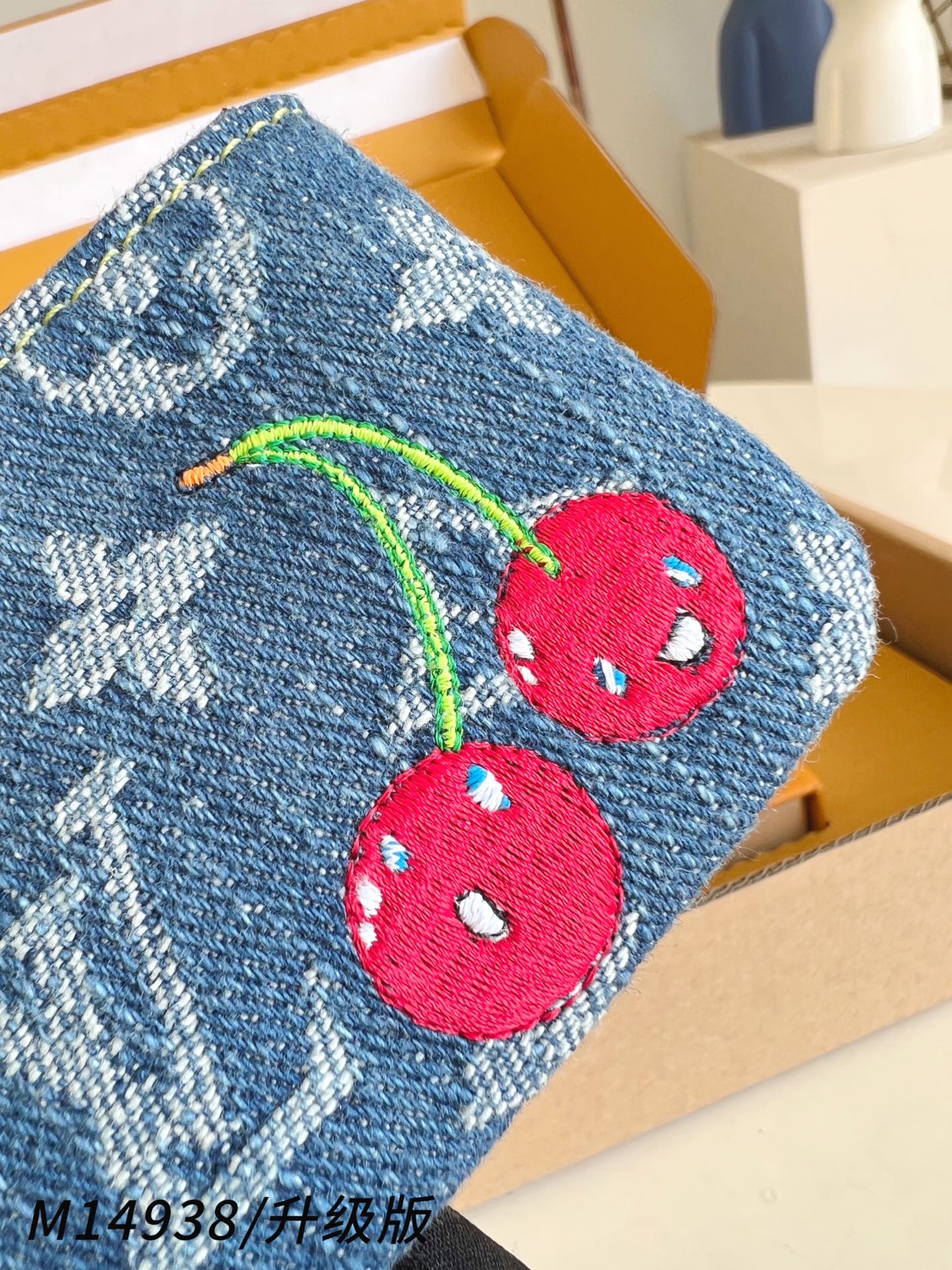 【 M14938/钢五金版 】🎁配全套精品包装 本款钥匙包身披 Monogram 丹宁布亮相路易威登 x