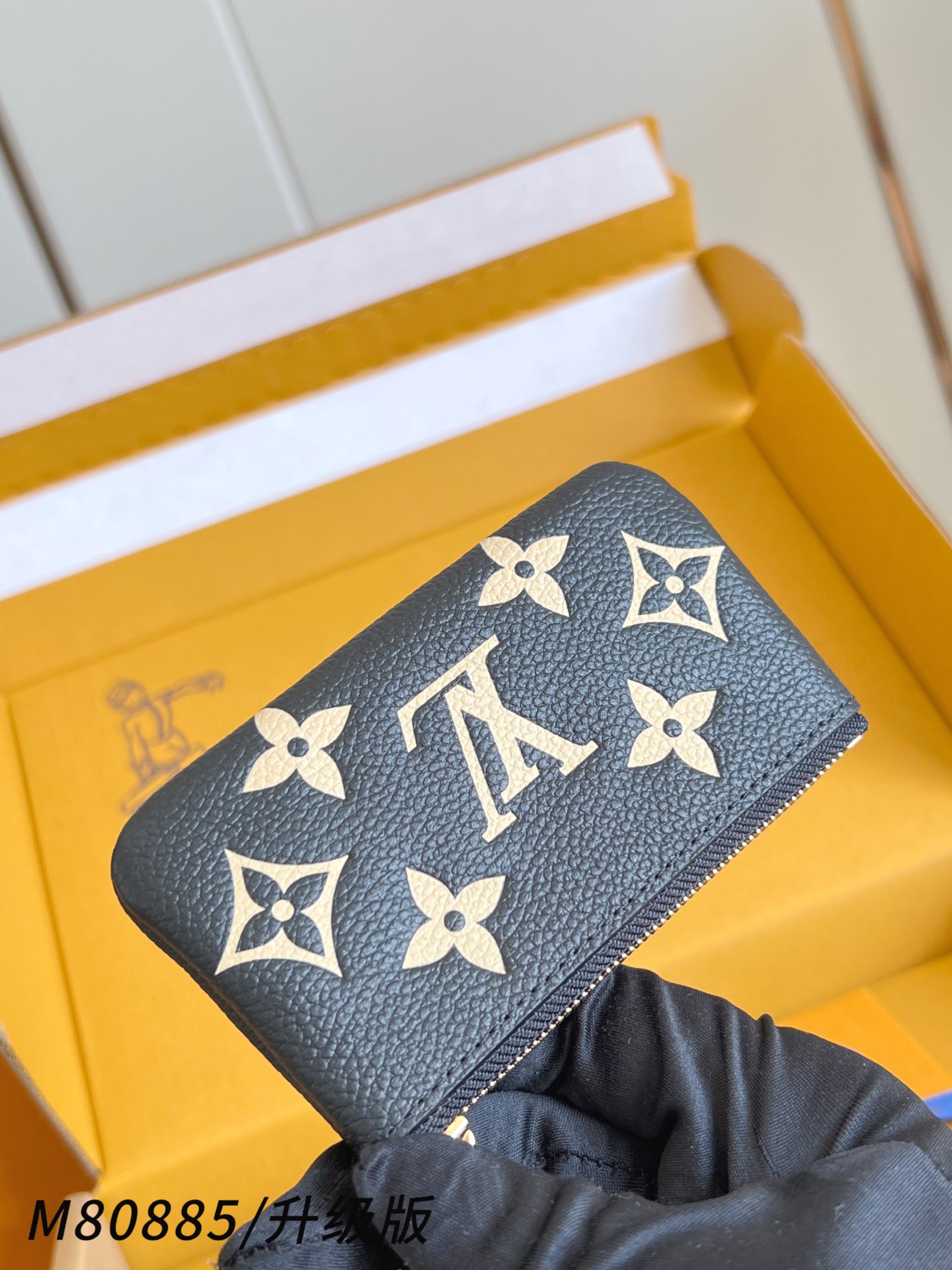 【 M80885黑丝印/钢五金版 】🎁配全套精品包装 本款钥匙包为 Monogram Empreinte