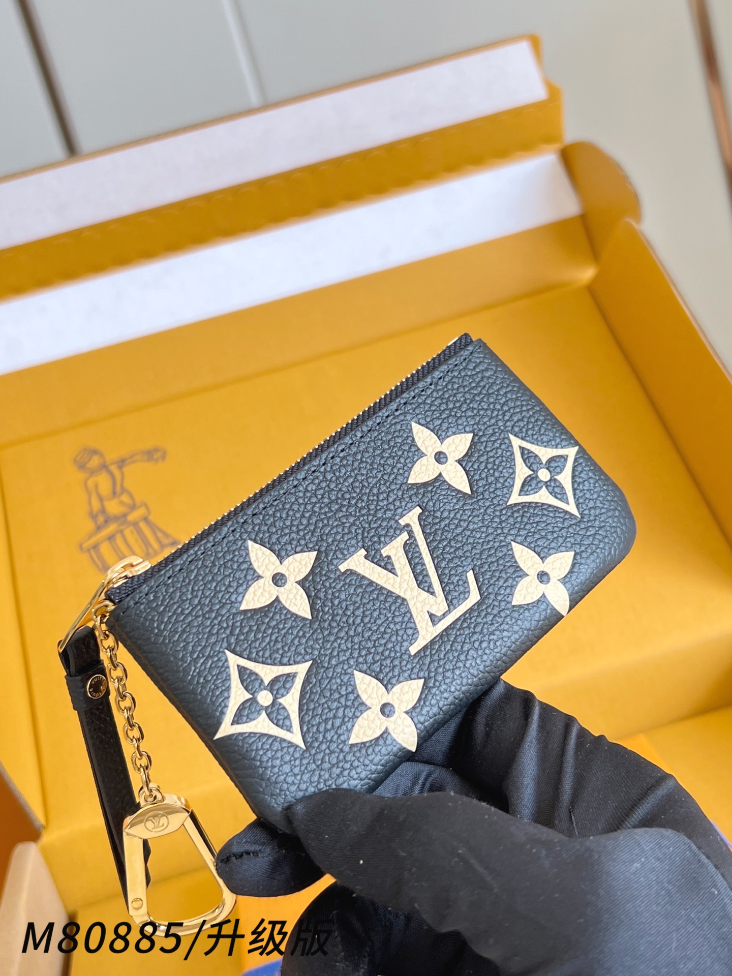 【 M80885黑丝印/钢五金版 】🎁配全套精品包装 本款钥匙包为 Monogram Empreinte