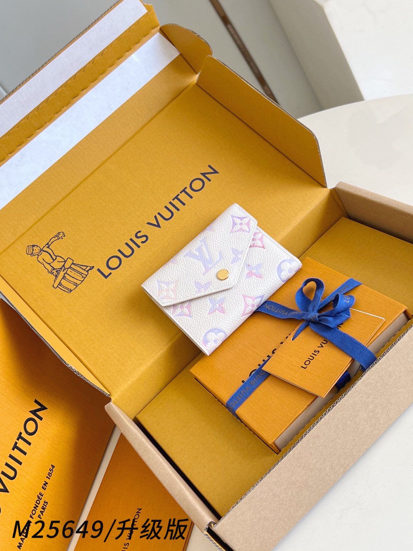 【 M25649 /钢五金版】🎁配全套精品包装 本款 Victorine 钱夹为 Monogram Em