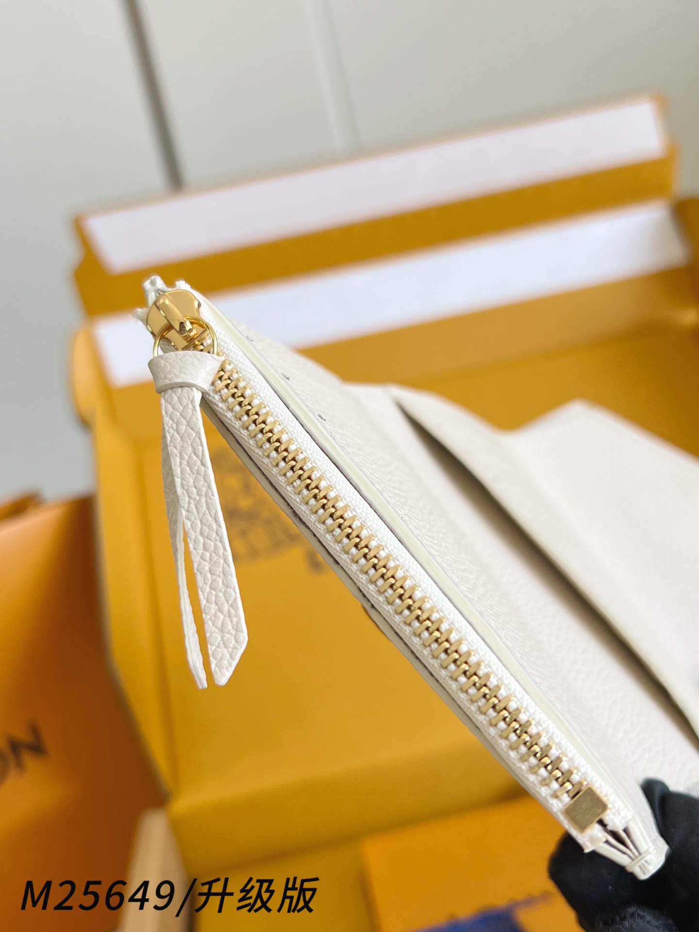 【 M25649 /钢五金版】🎁配全套精品包装 本款 Victorine 钱夹为 Monogram Em