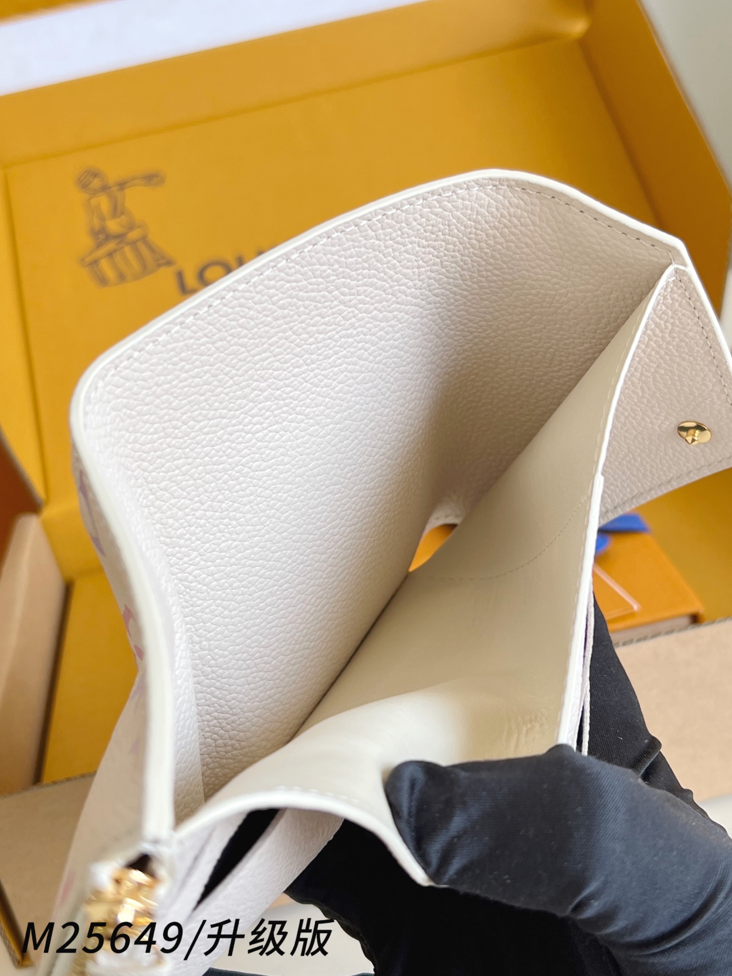 【 M25649 /钢五金版】🎁配全套精品包装 本款 Victorine 钱夹为 Monogram Em