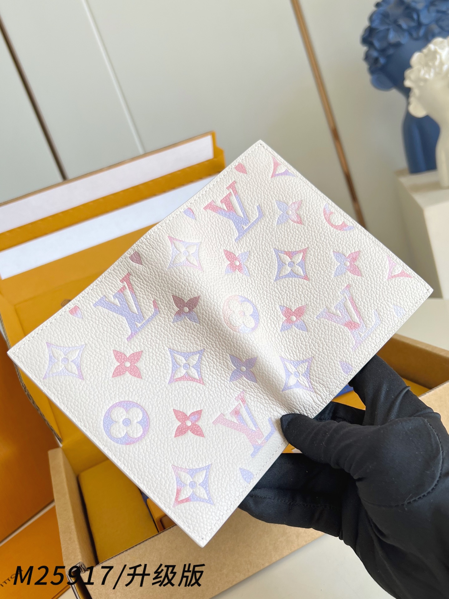 【 M25917/升级版 】🎁配全套精品包装 本款护照套为 Monogram Empreinte 皮革渲